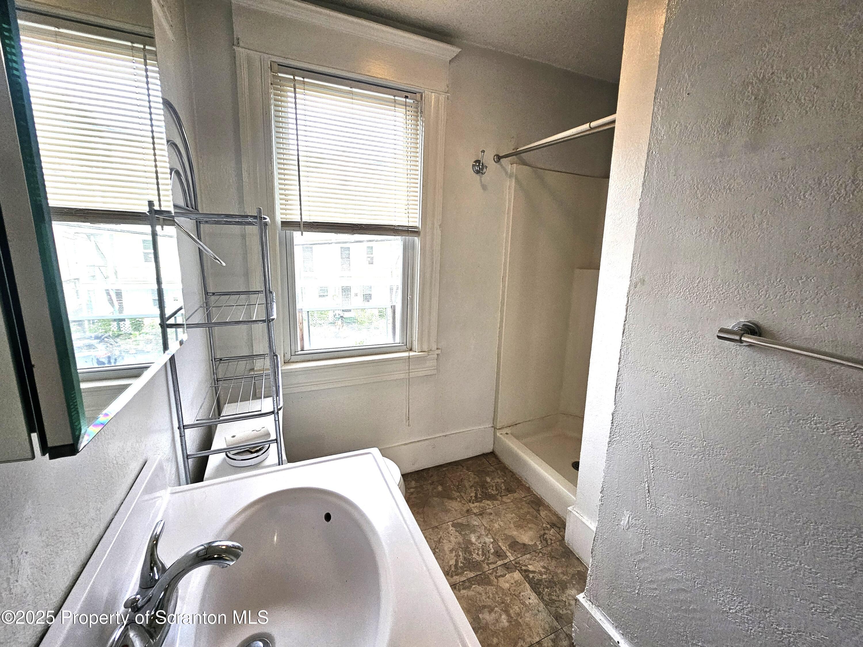 216 Elizabeth Street Unit: 2nd Fl