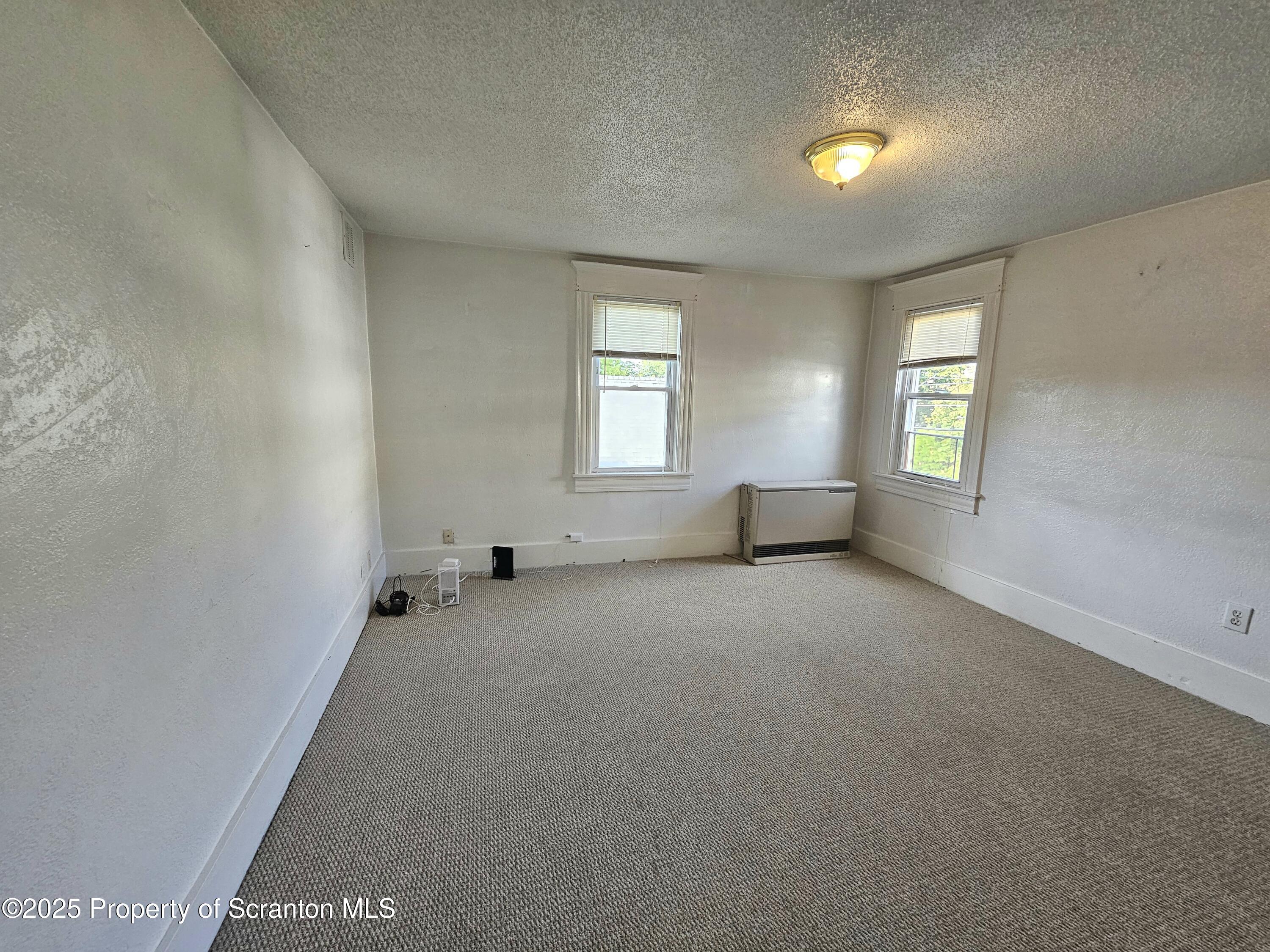 216 Elizabeth Street Unit: 2nd Fl