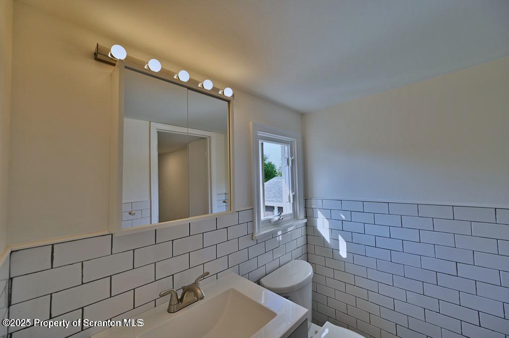 1716 WAYNE AVE Avenue