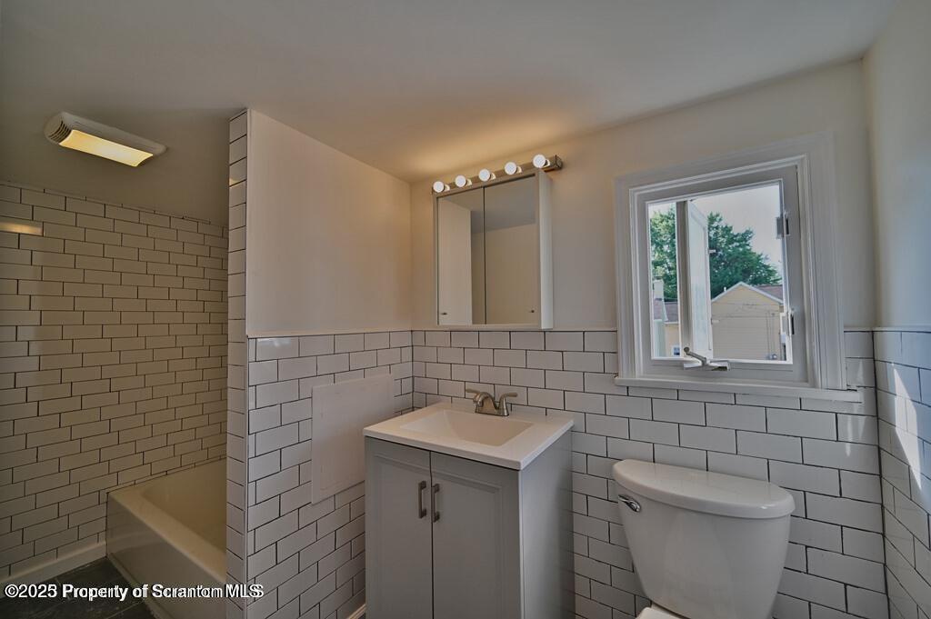 1716 WAYNE AVE Avenue