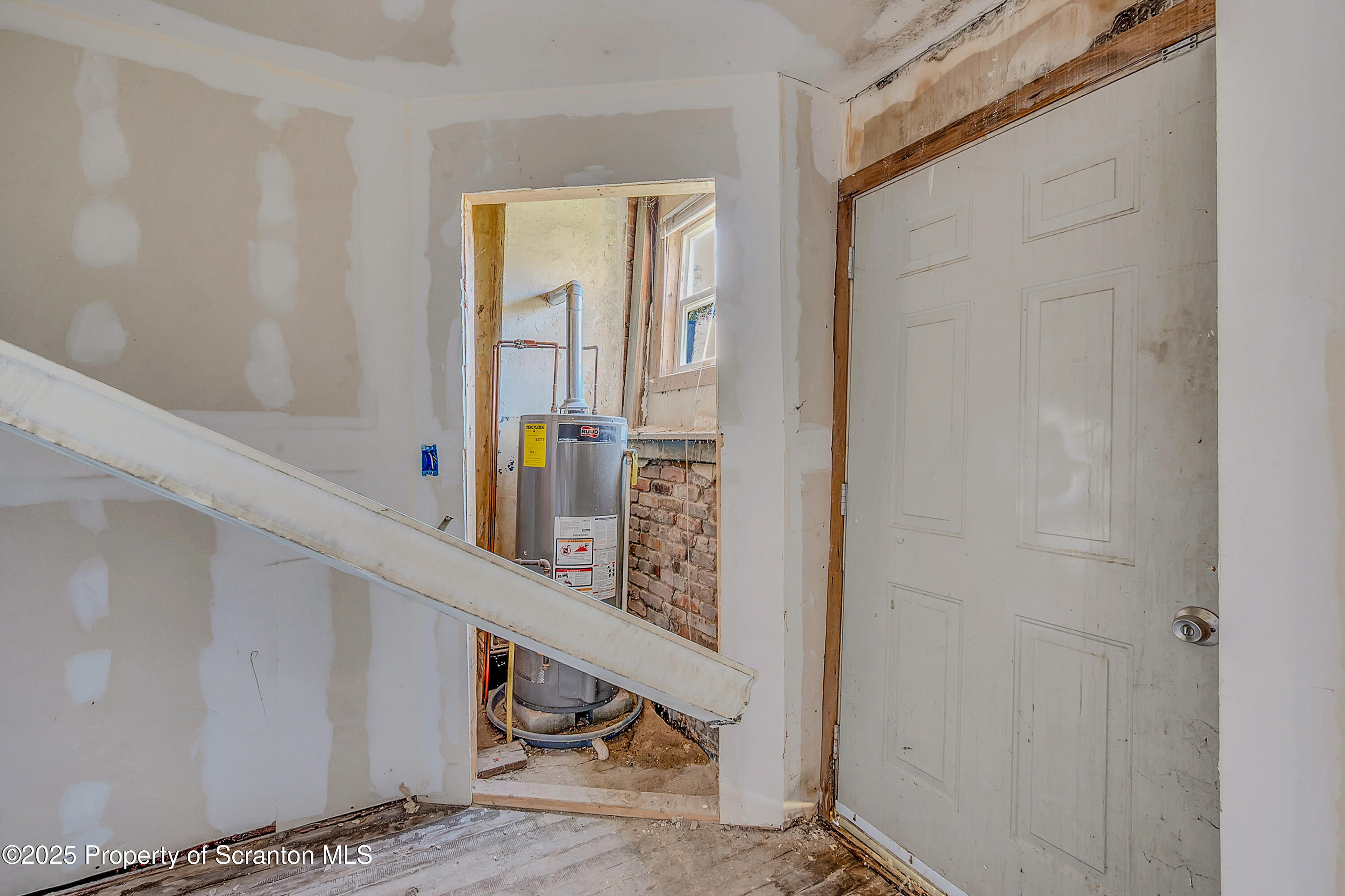 213 W Market (Bottom flr.) Street