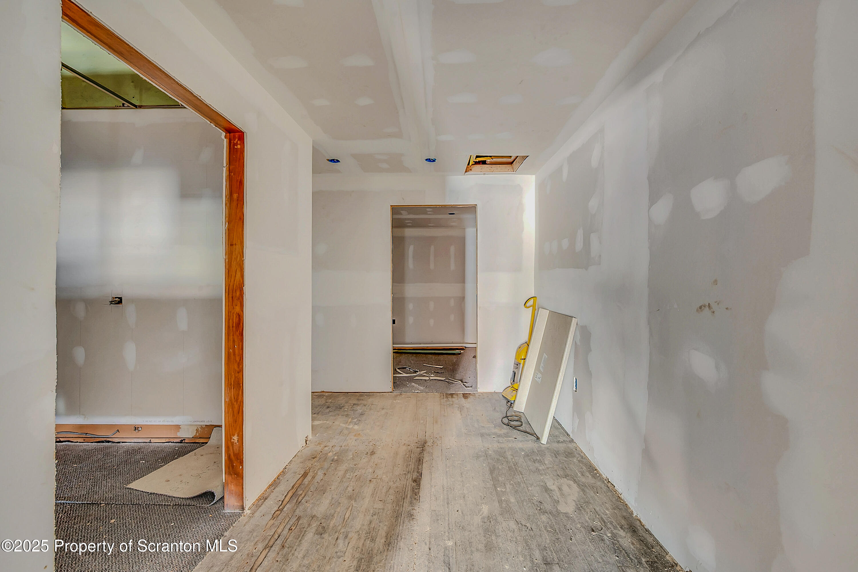 213 W Market (Bottom flr.) Street