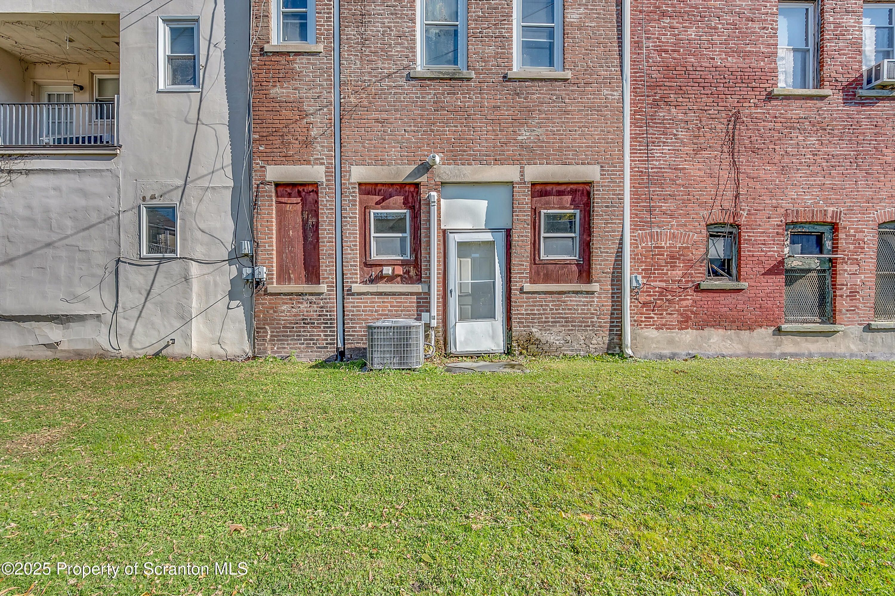 213 W Market (Bottom flr.) Street