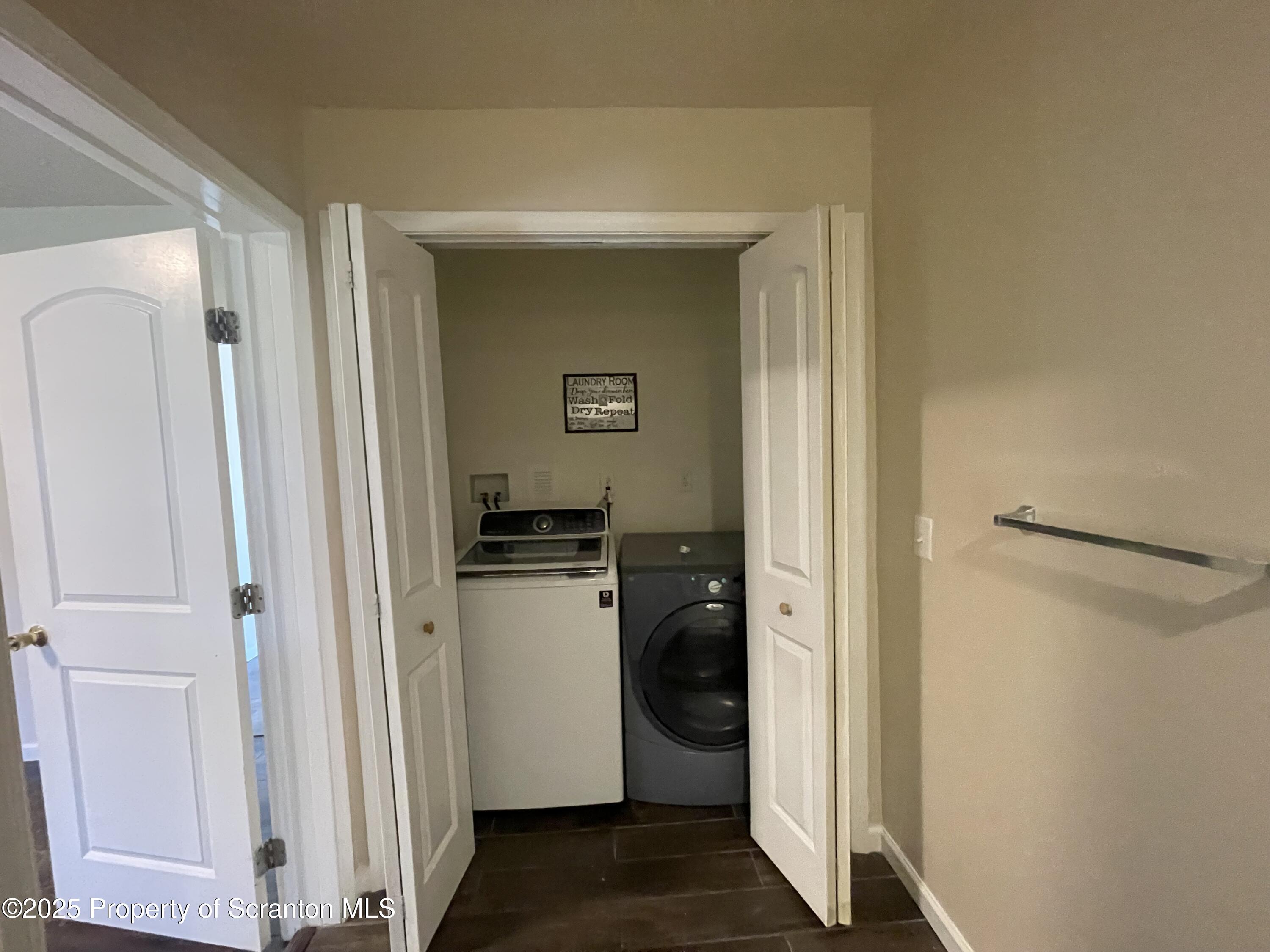 127 W Line Street Unit: downstairs