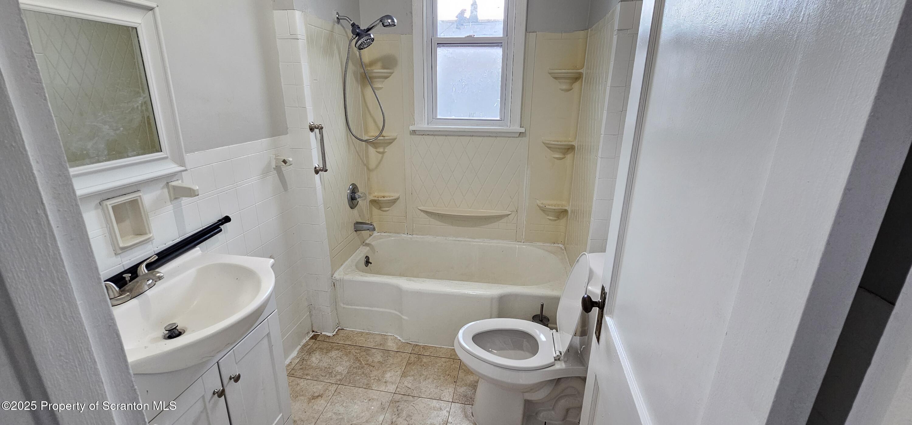 123 Oak Street Unit: 2nd fl