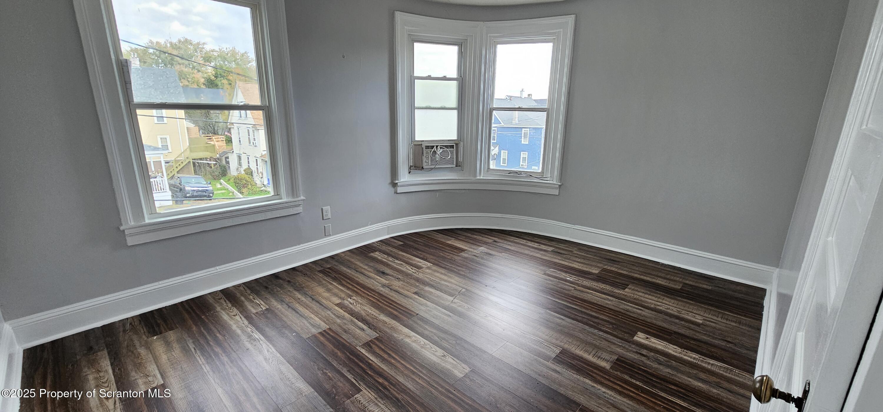 123 Oak Street Unit: 2nd fl