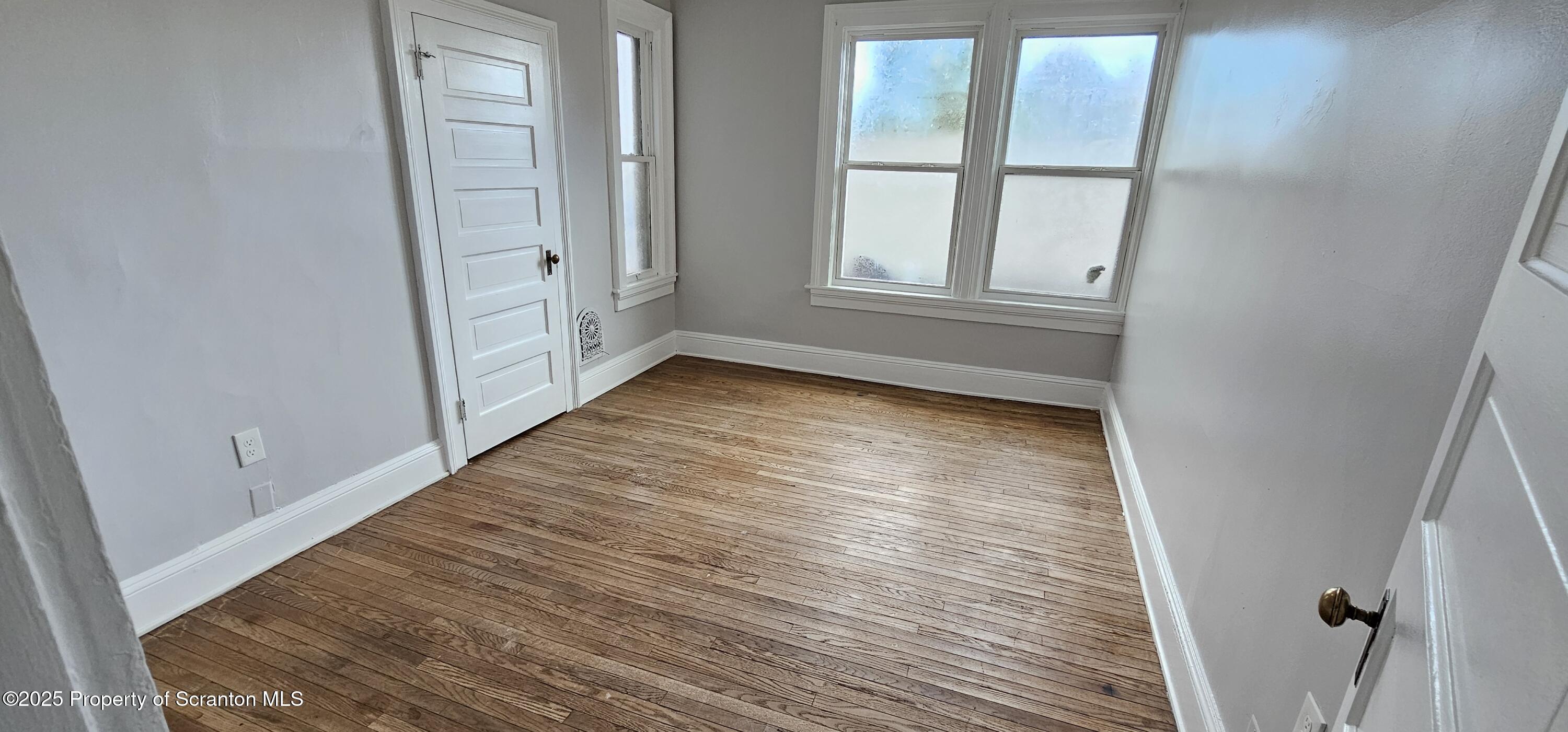 123 Oak Street Unit: 2nd fl