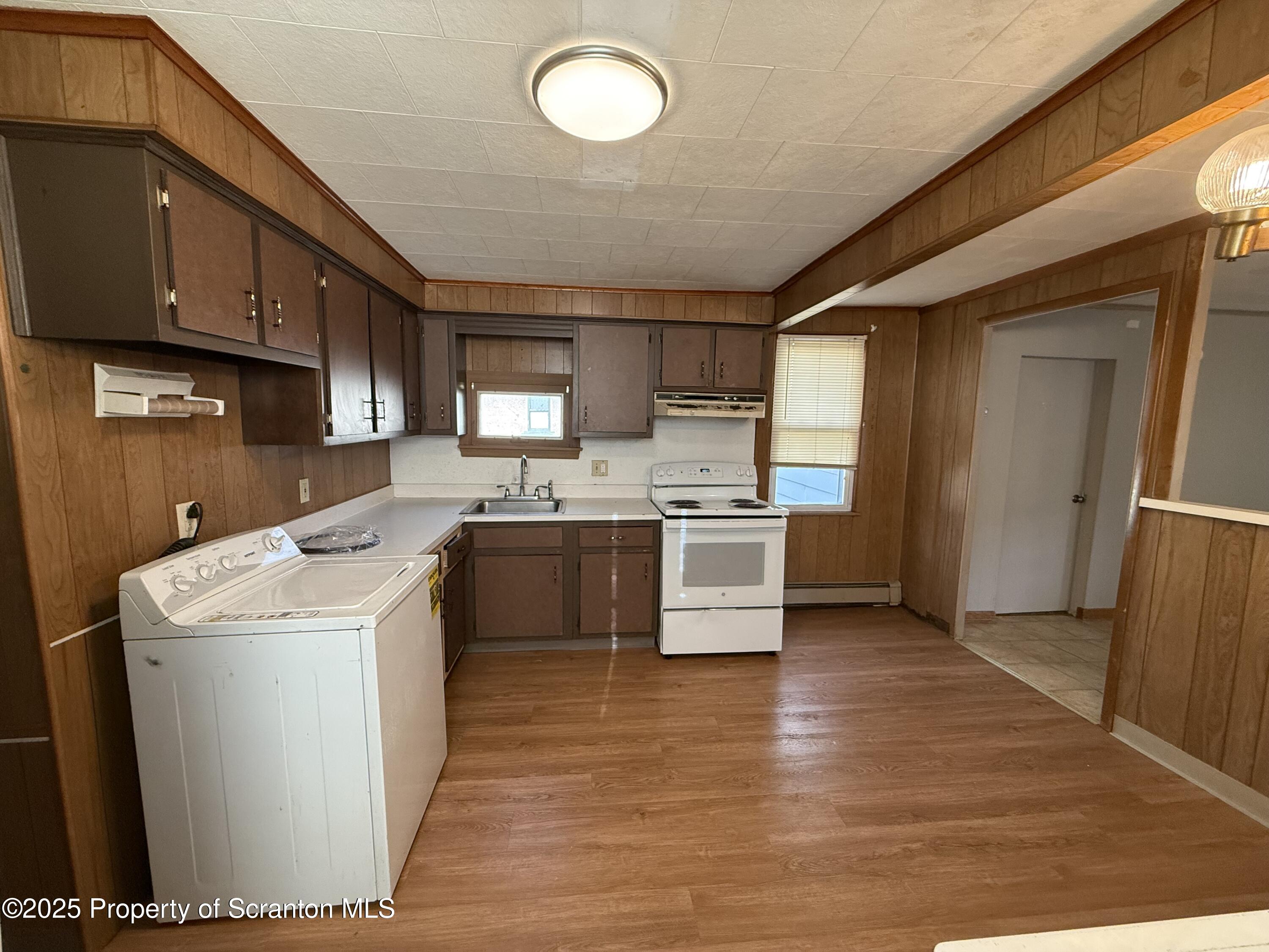 205 2nd Street Unit: 2nd Fl