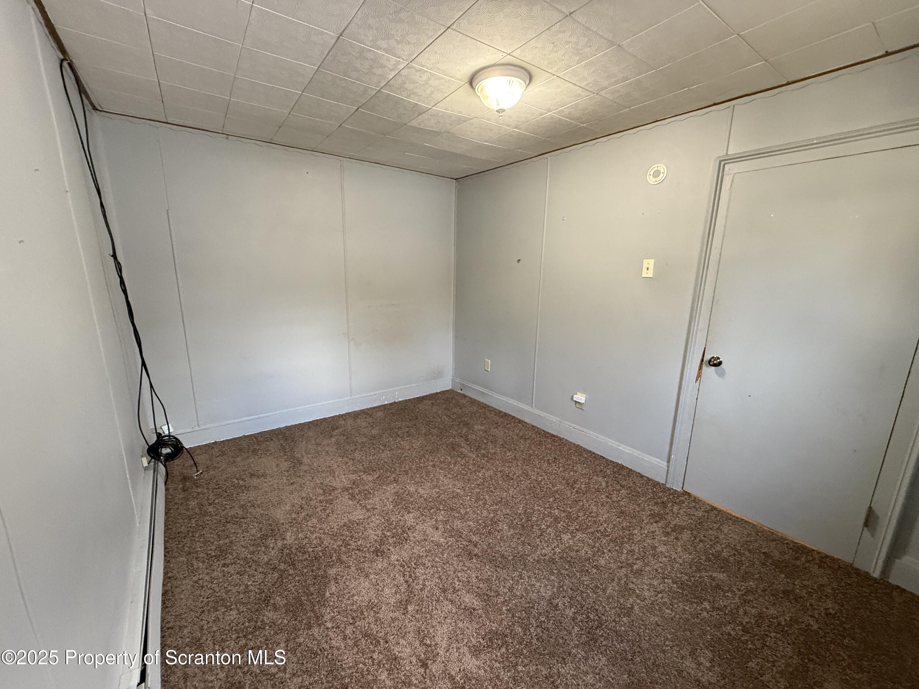 205 2nd Street Unit: 2nd Fl
