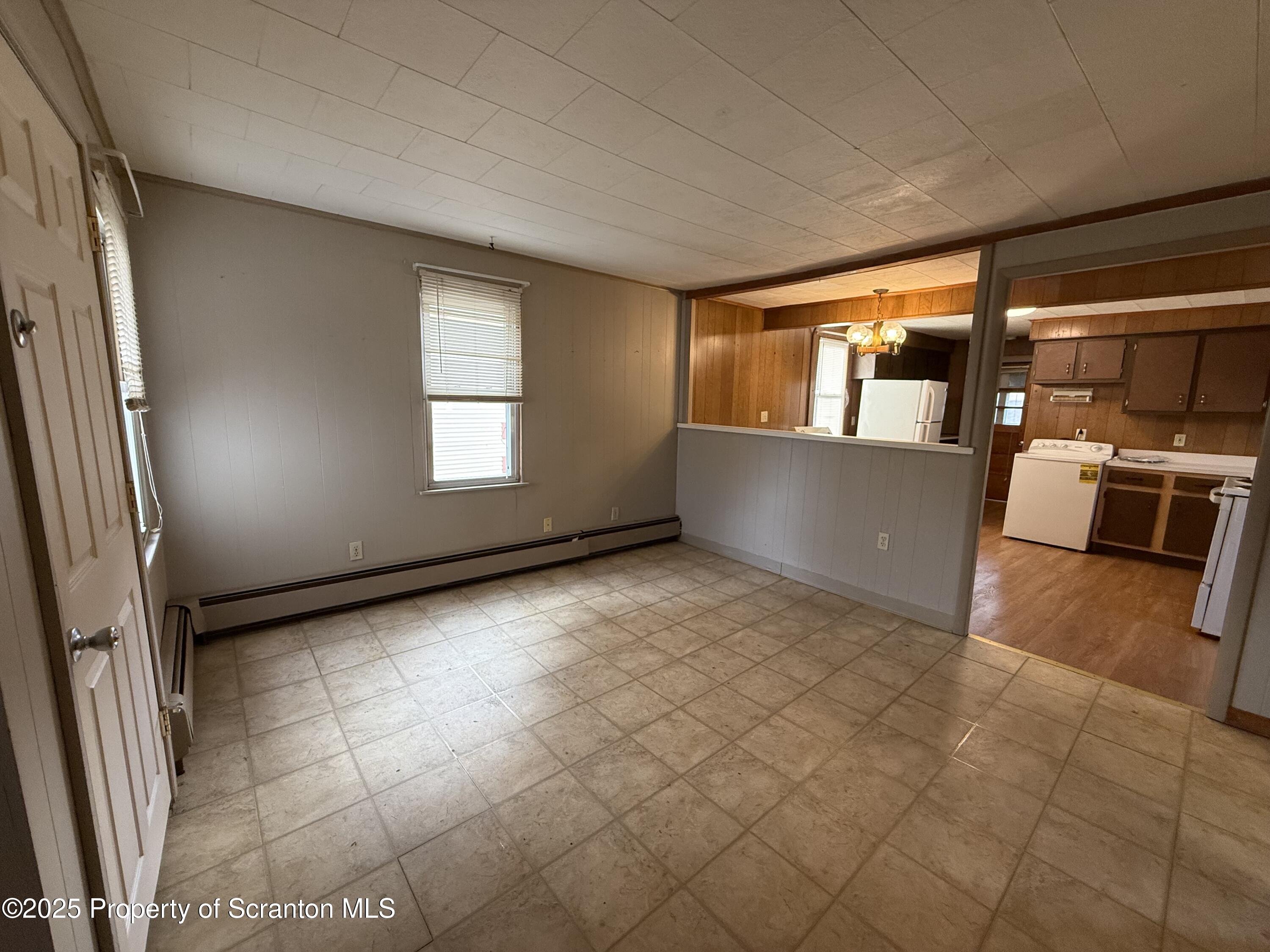 205 2nd Street Unit: 2nd Fl