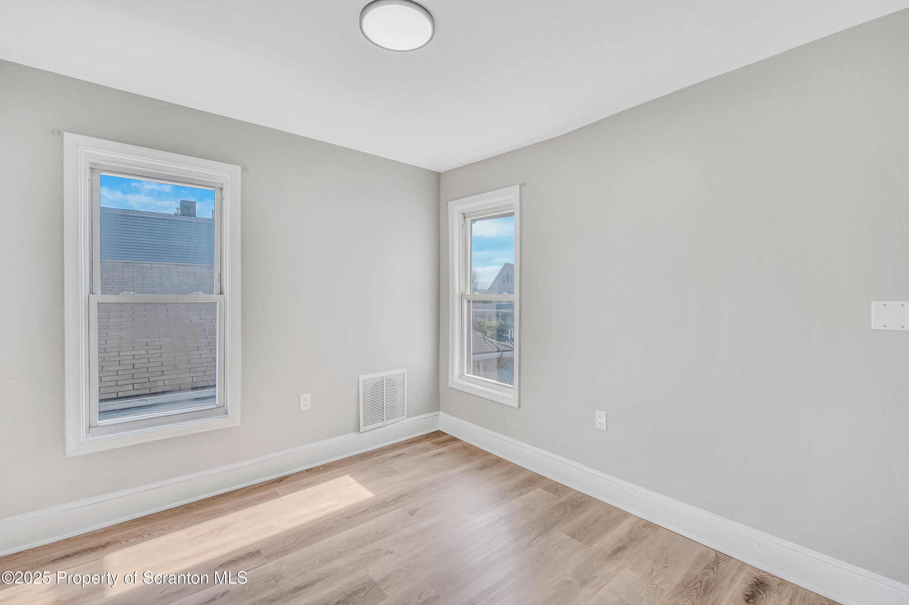 1415 N Lincoln Avenue