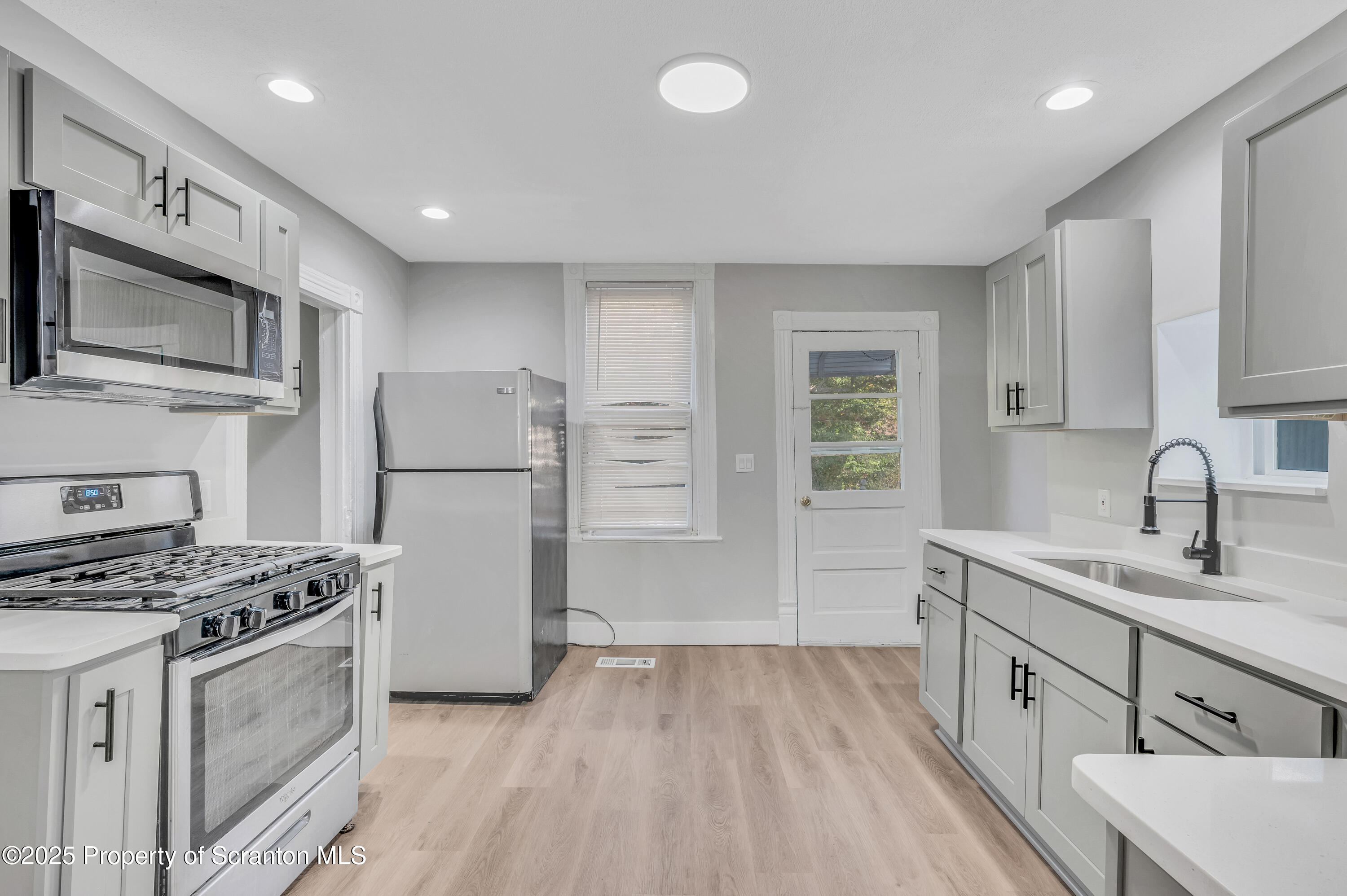 1415 N Lincoln Avenue