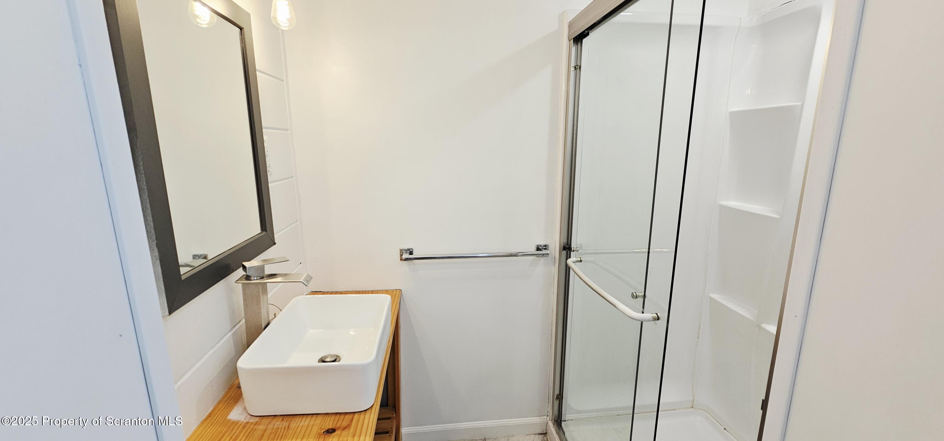 130 rear S Rebecca Avenue Unit: 1st floor