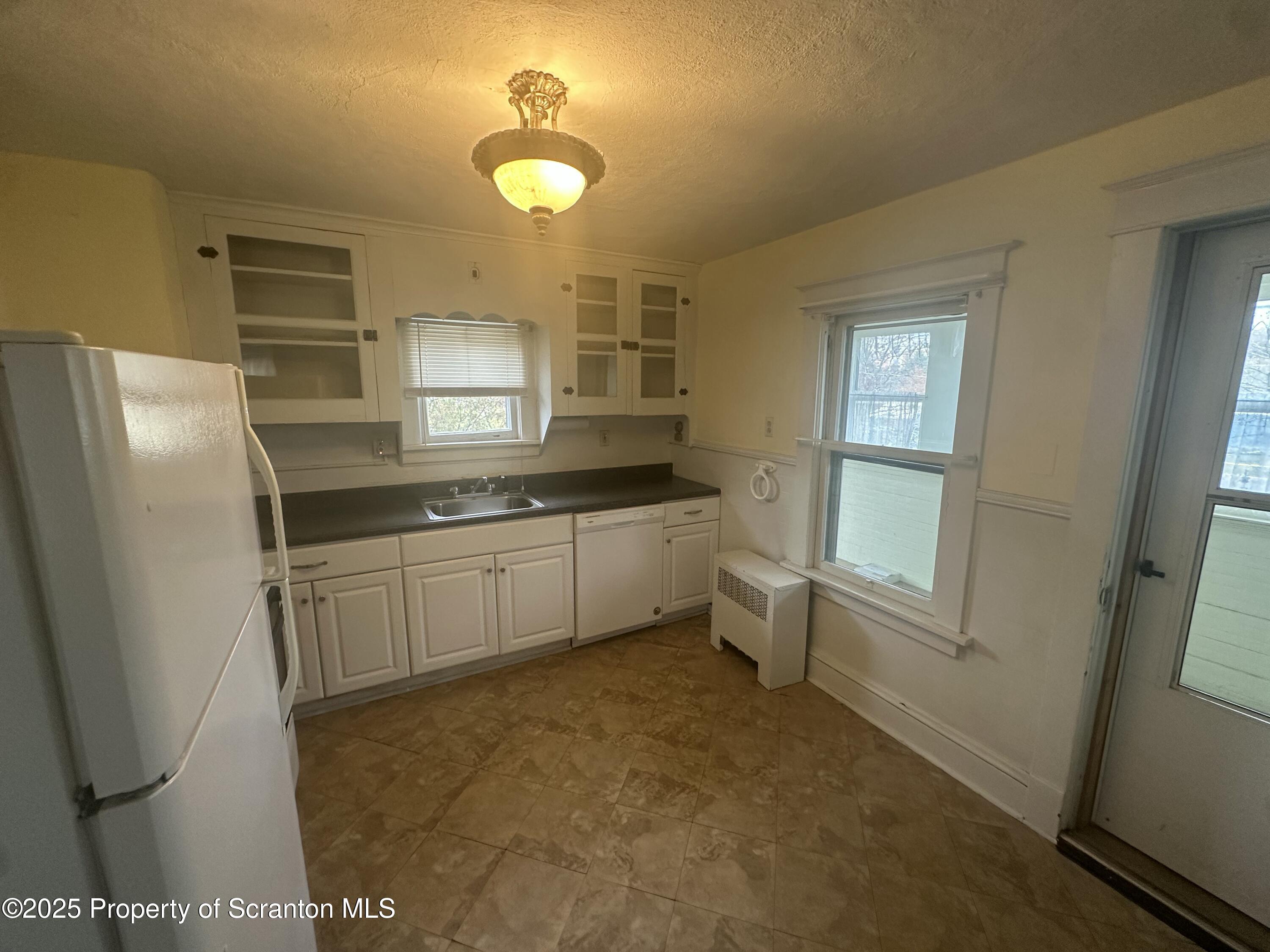 1906 Farr Street Unit: 2