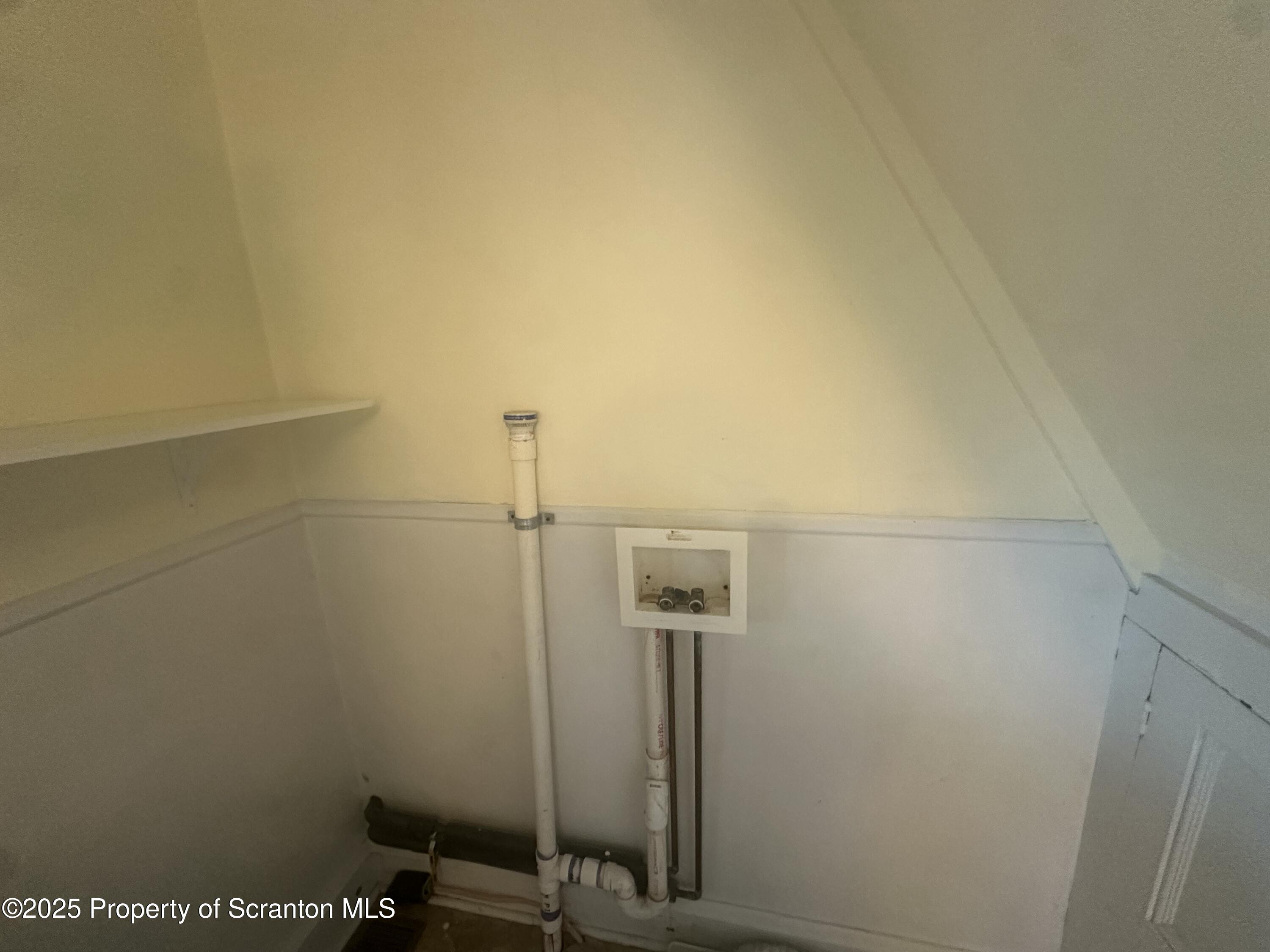 1906 Farr Street Unit: 2