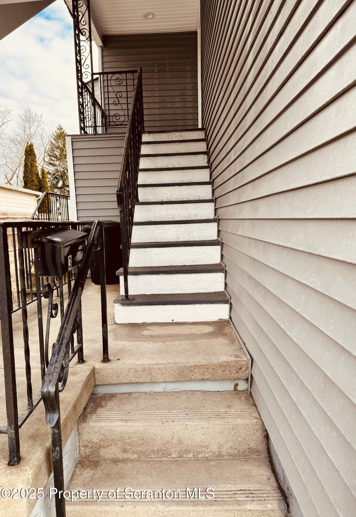 200 Dunmore Street Unit: 3