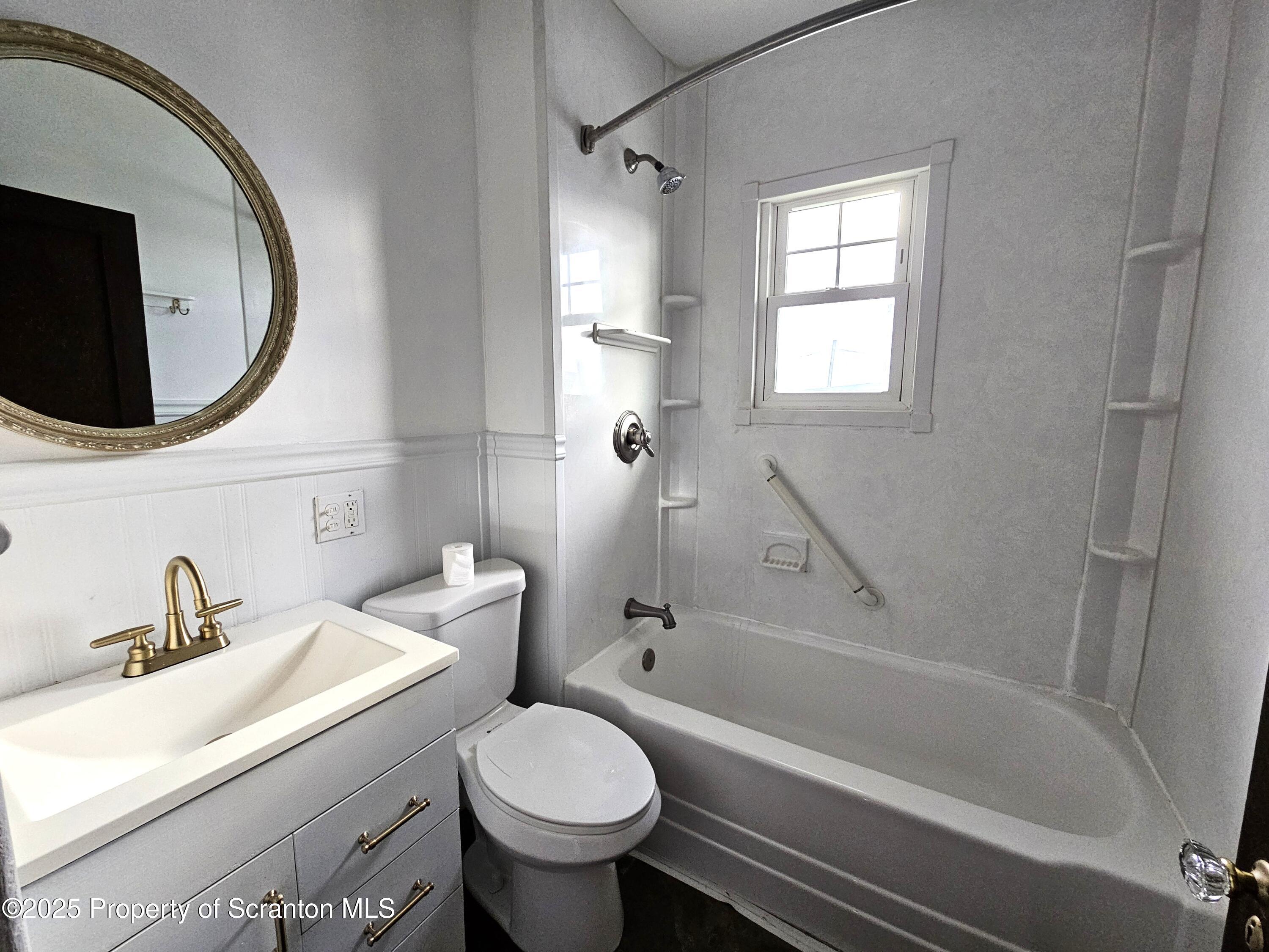 852 N Rebecca Avenue Unit: 2nd fl