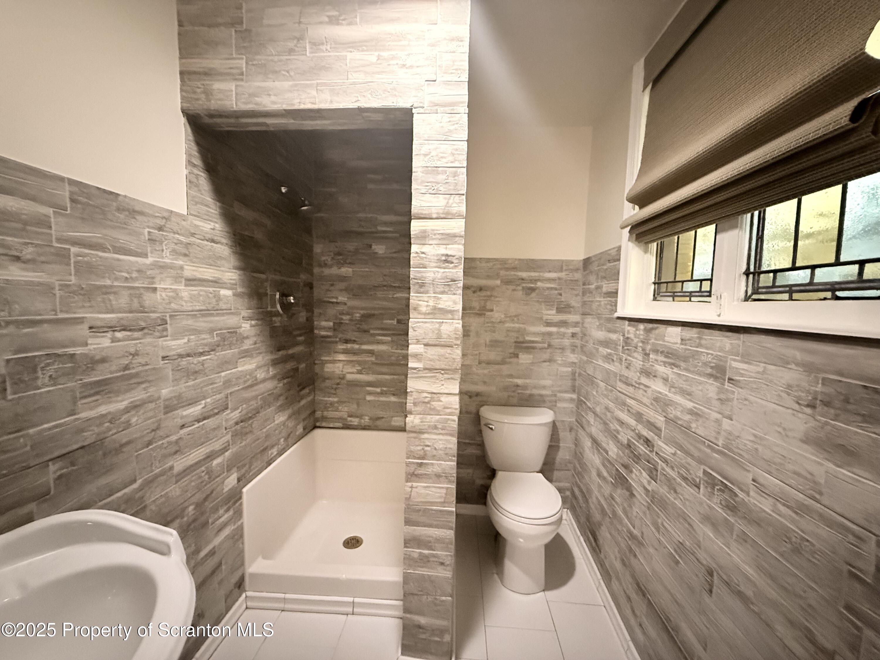 629 Clay Avenue Unit: 1st floor