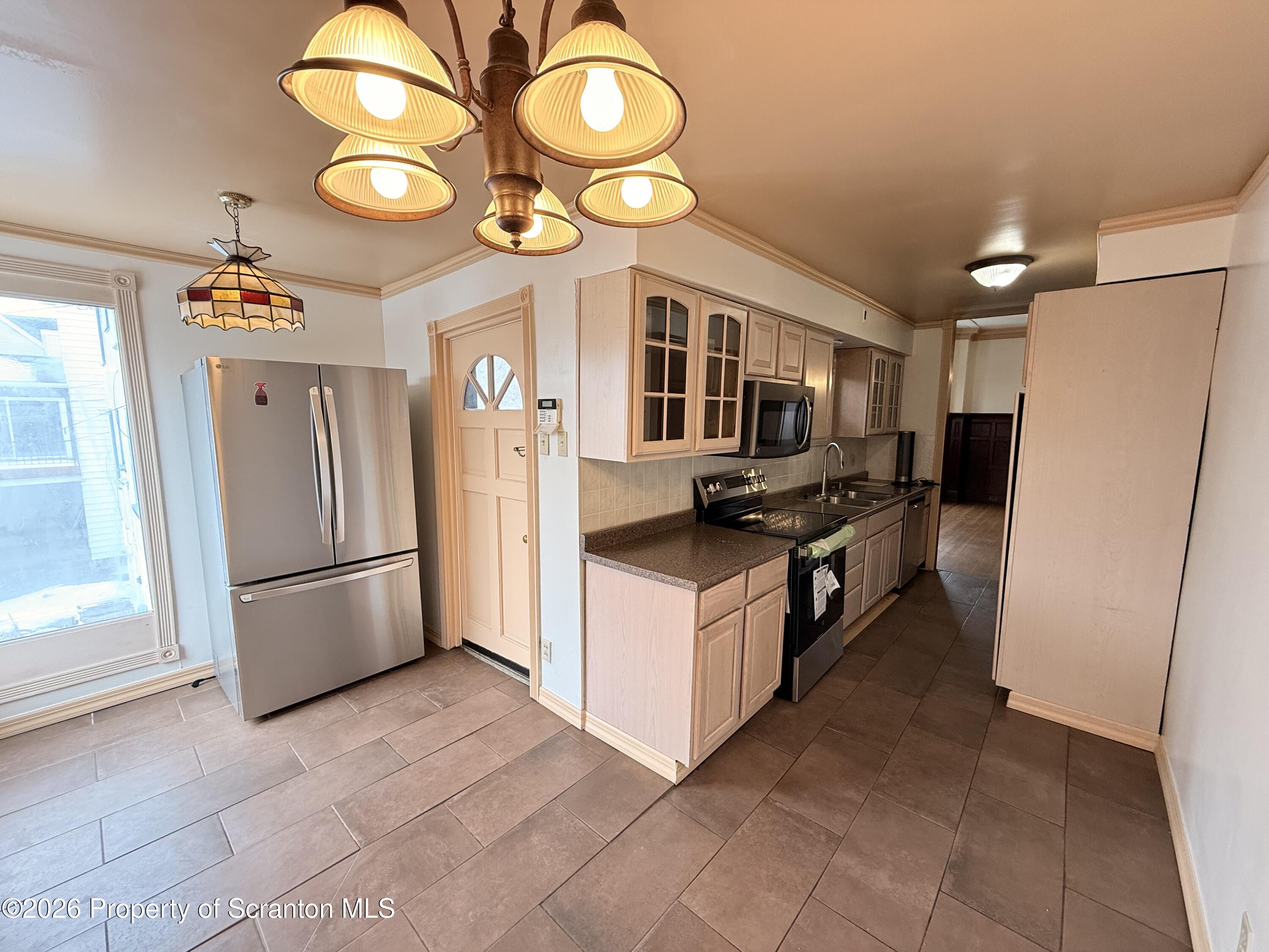 629 Clay Avenue Unit: 1st floor