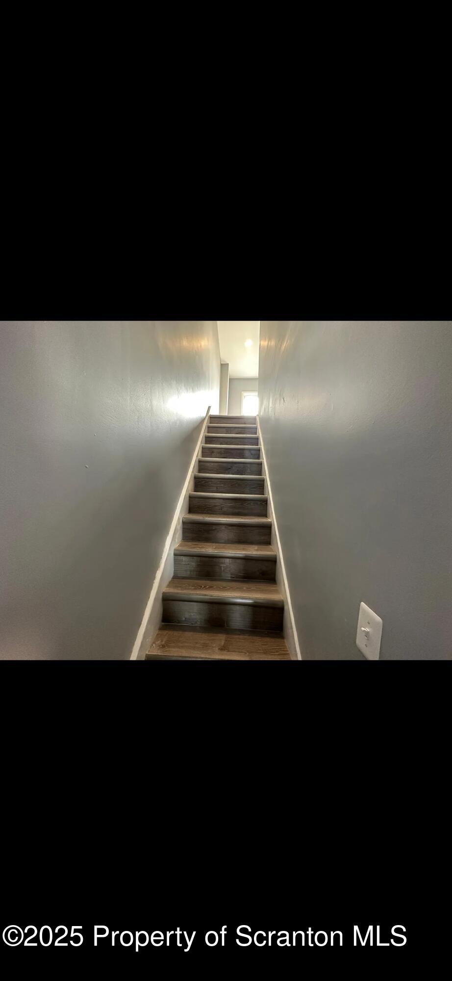 618 Gibbons Street Unit: 2