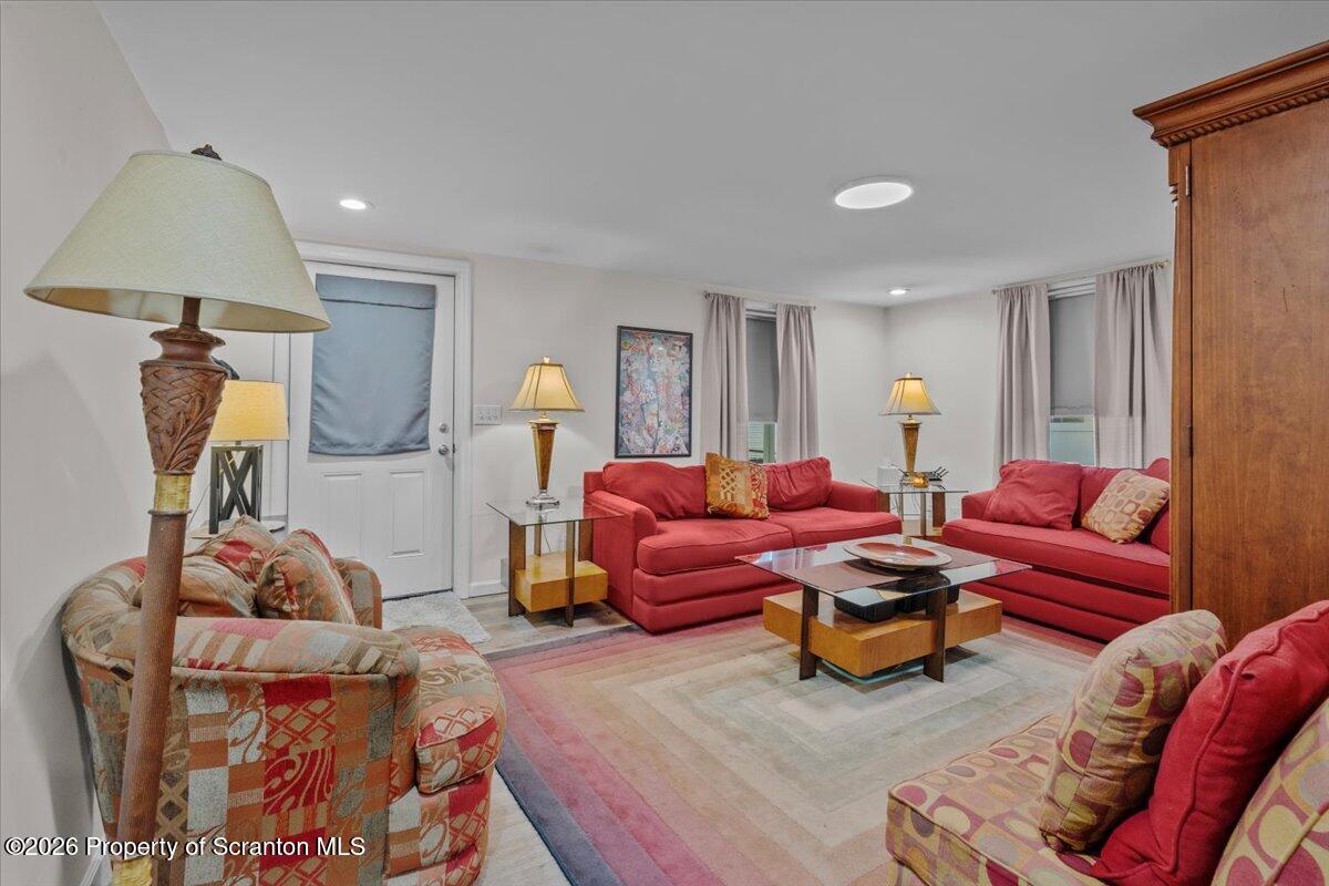 3709 Laurel Avenue Unit: REAR