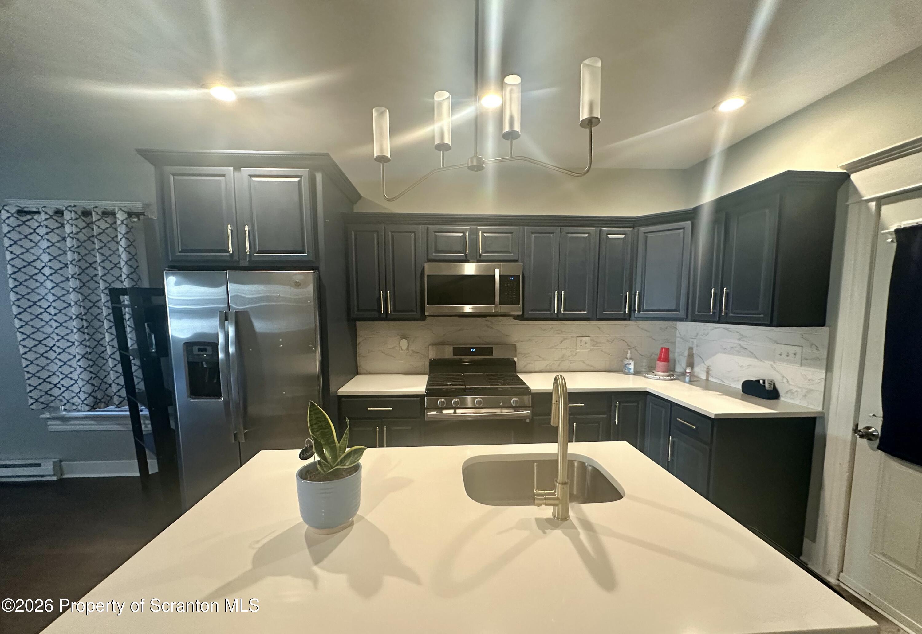 916 Grandview Street