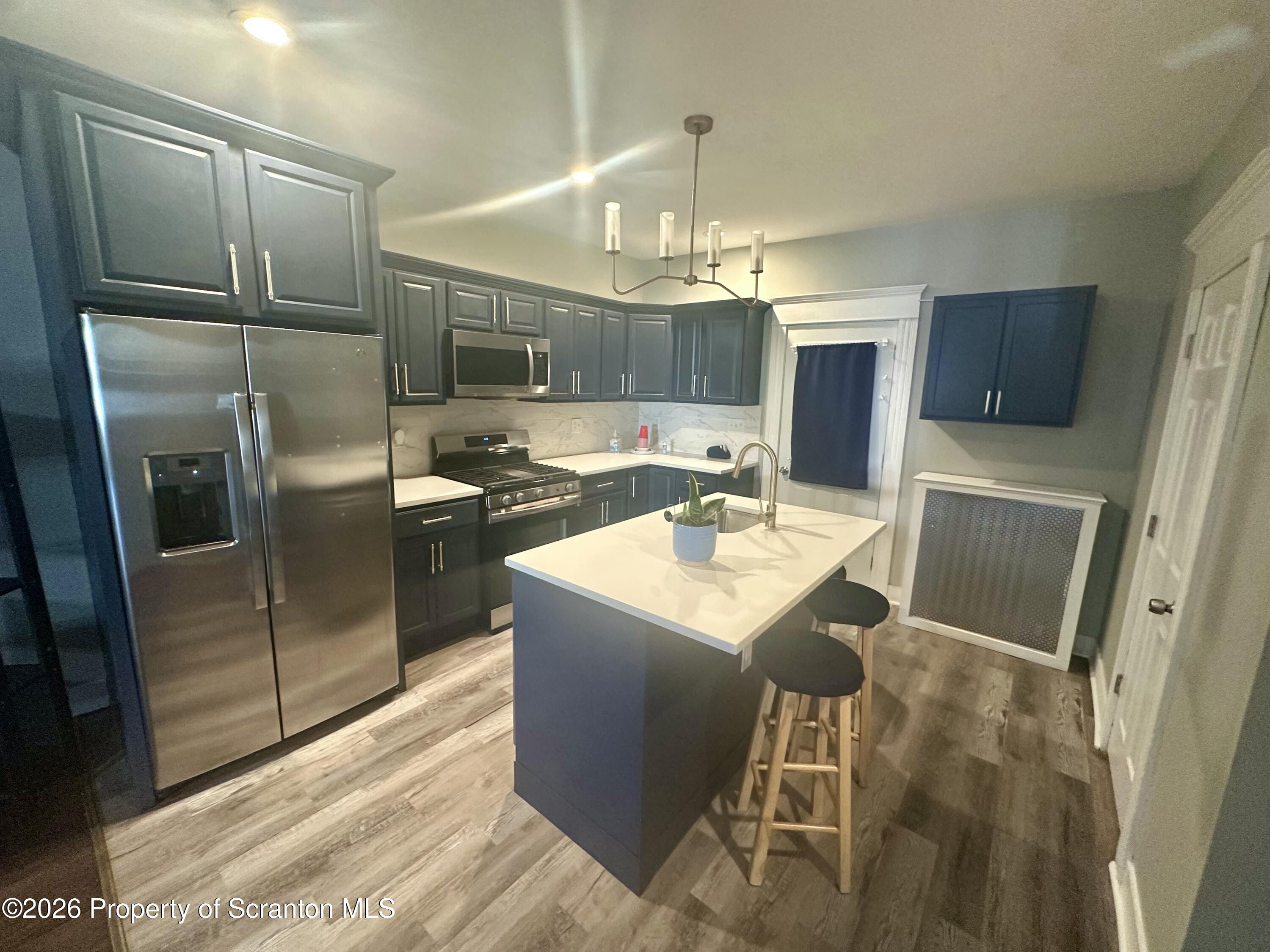 916 Grandview Street