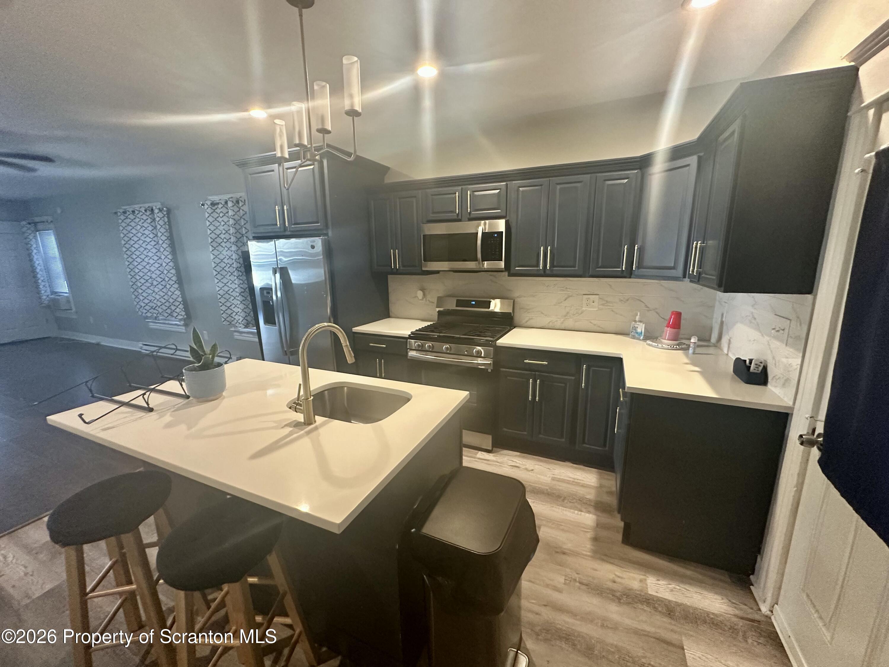 916 Grandview Street