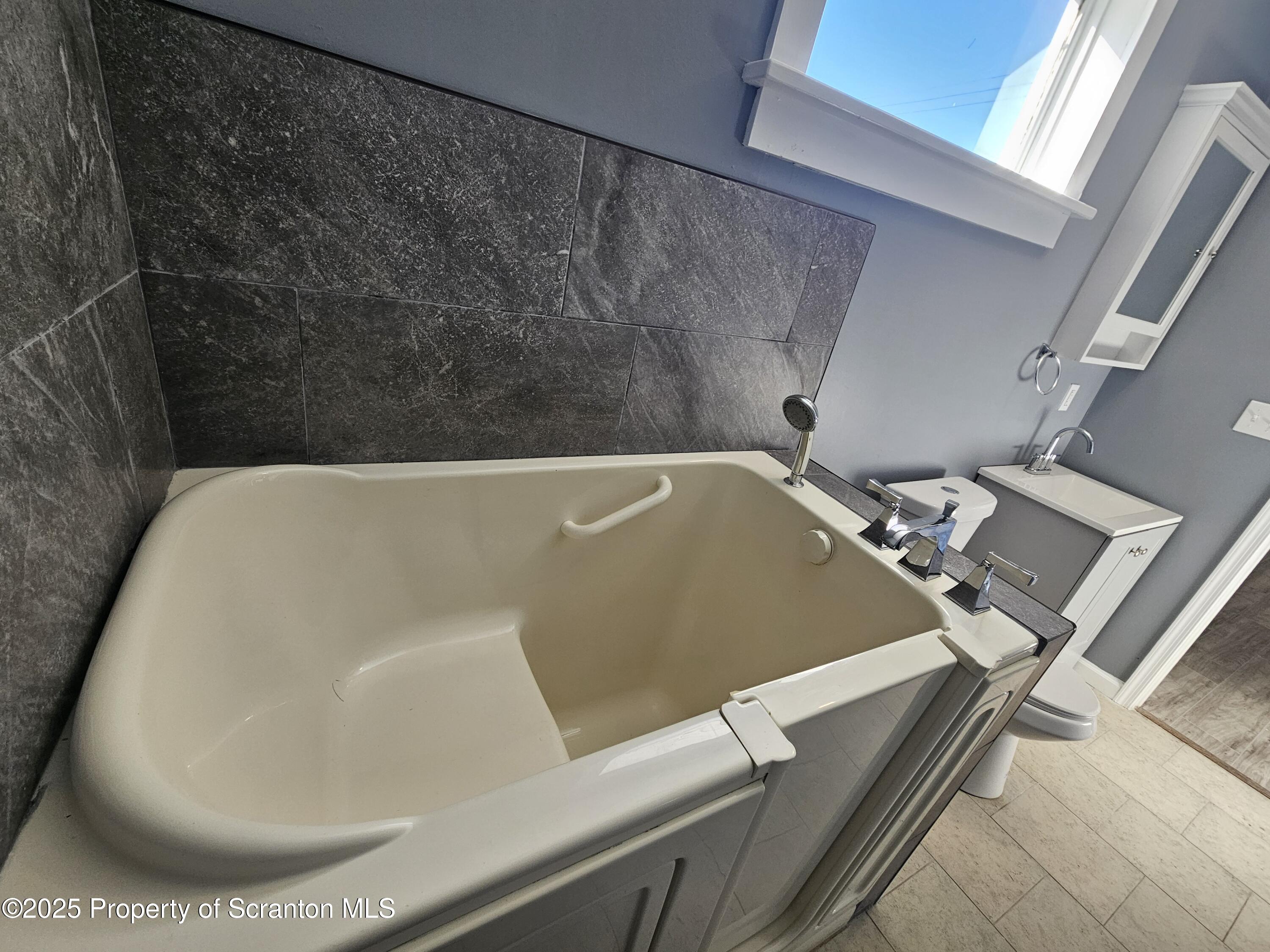 125 N River Street Unit: A