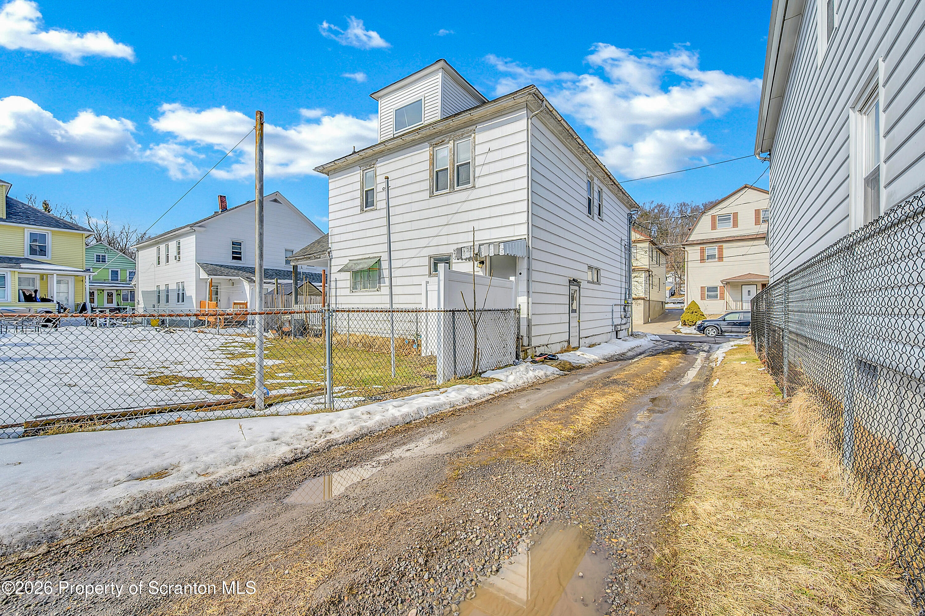 53 Sobieski Street Unit: Top Floor