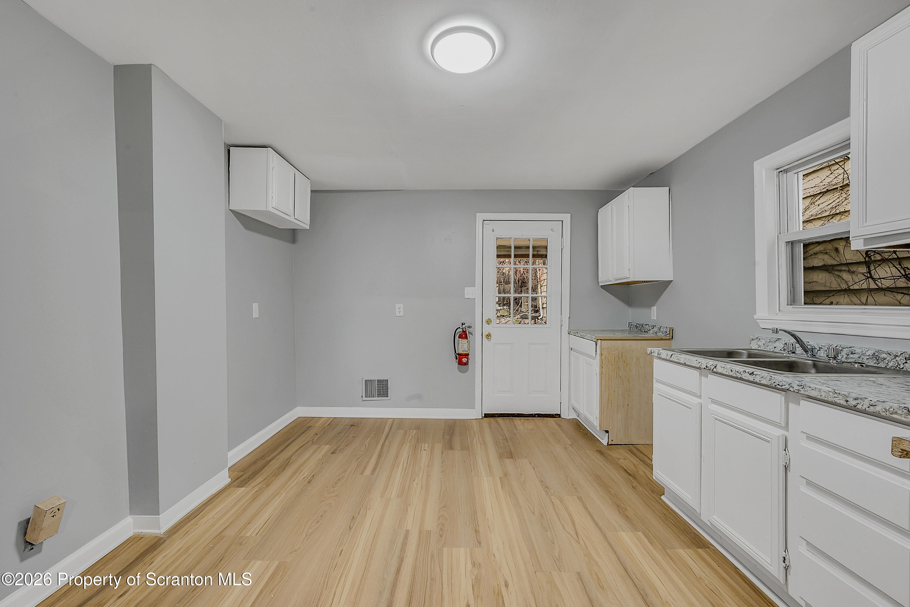 1009 W Lackawanna Avenue