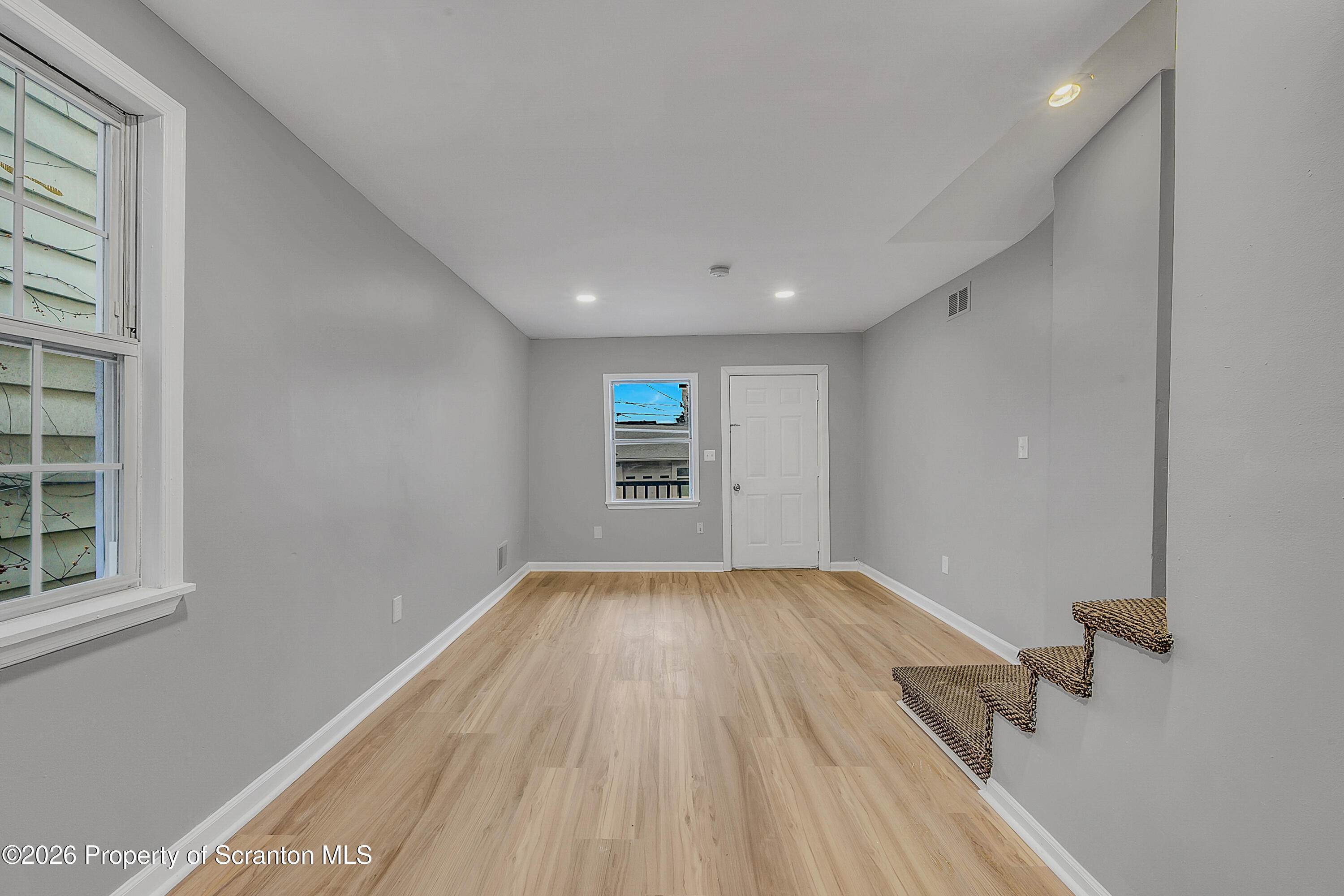 1009 W Lackawanna Avenue