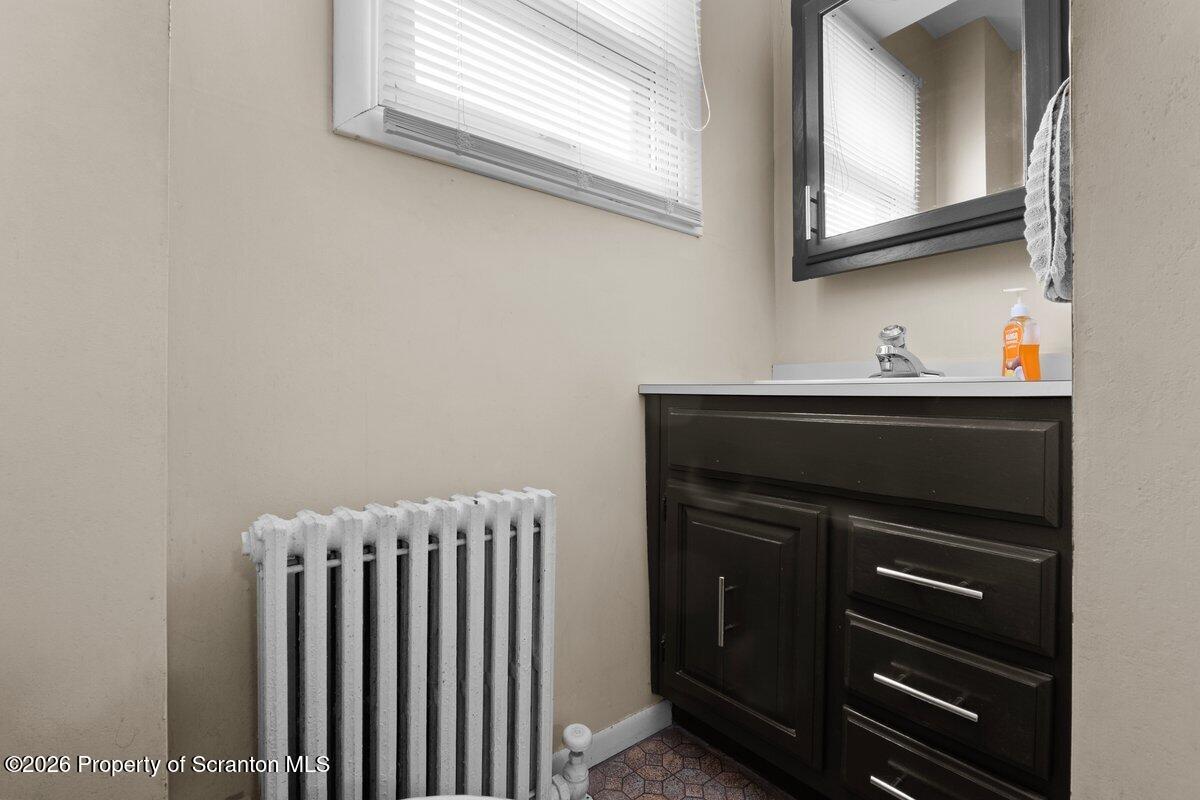 364 N Hyde Park Avenue Unit: & 368