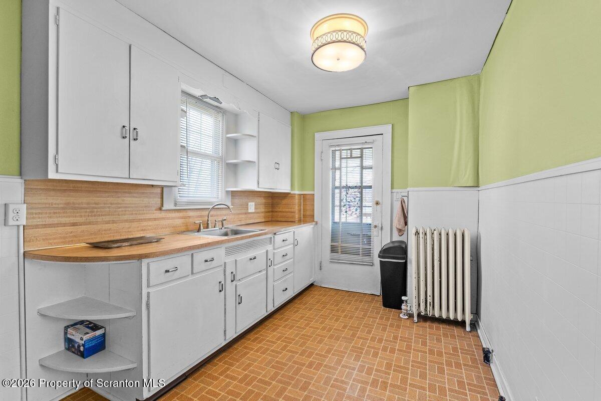 364 N Hyde Park Avenue Unit: & 368