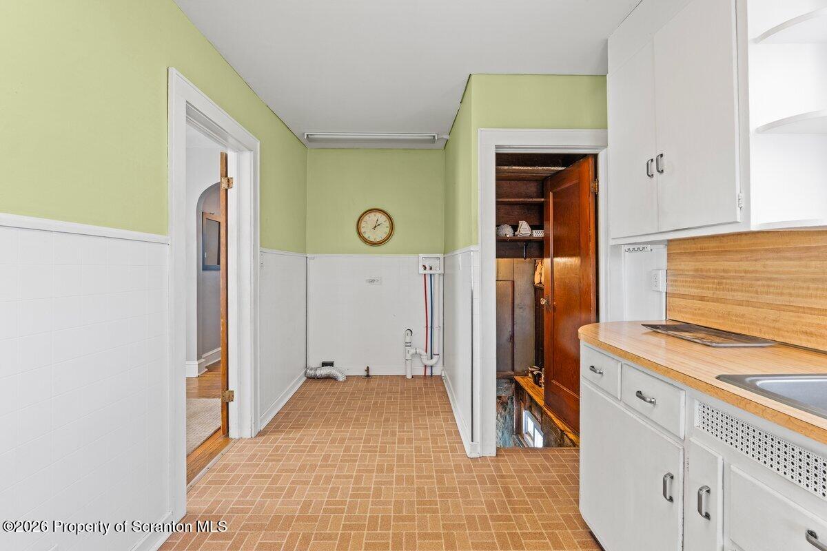 364 N Hyde Park Avenue Unit: & 368