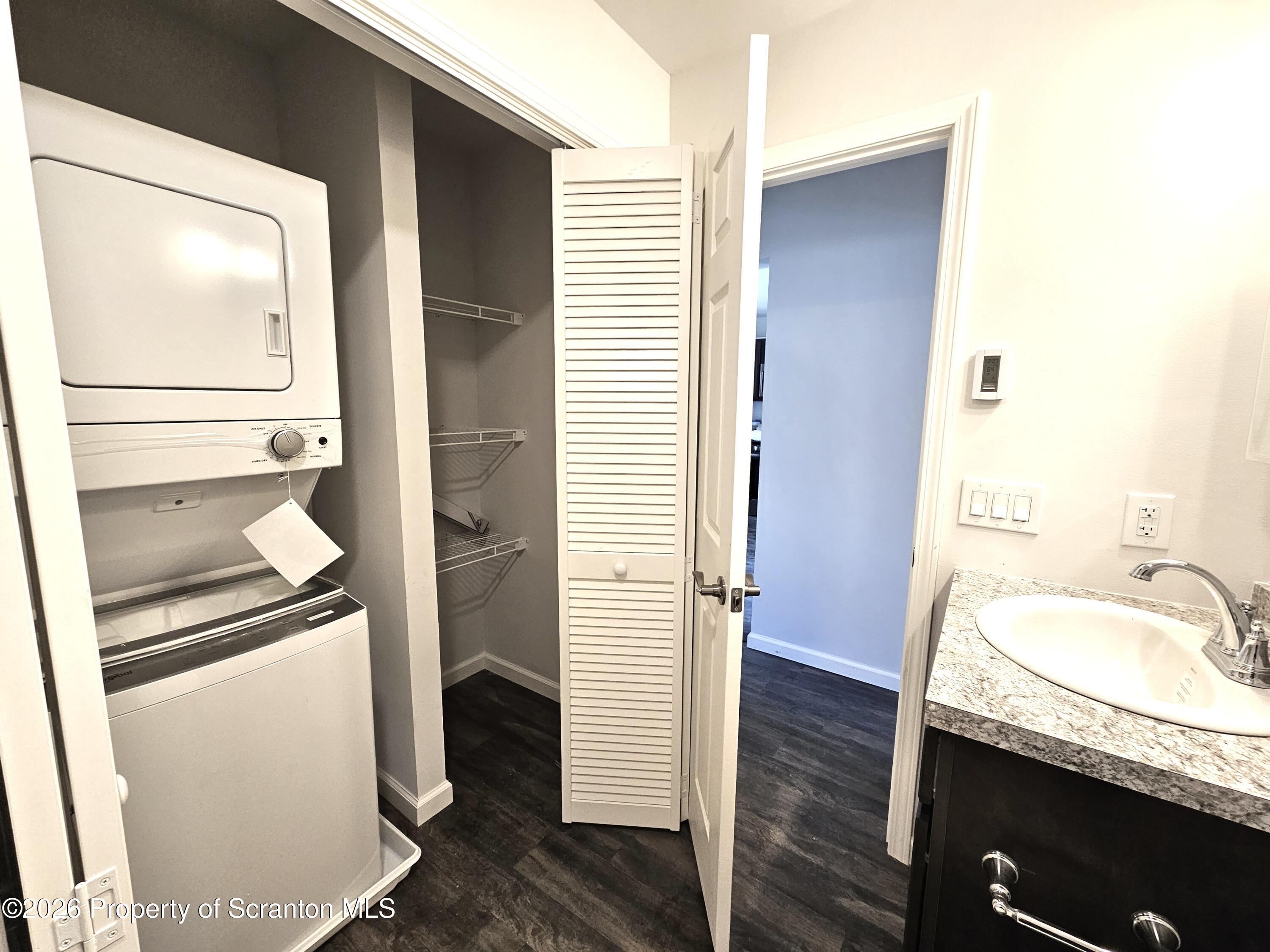 609 E Gibson Street Unit: 2nd Fl