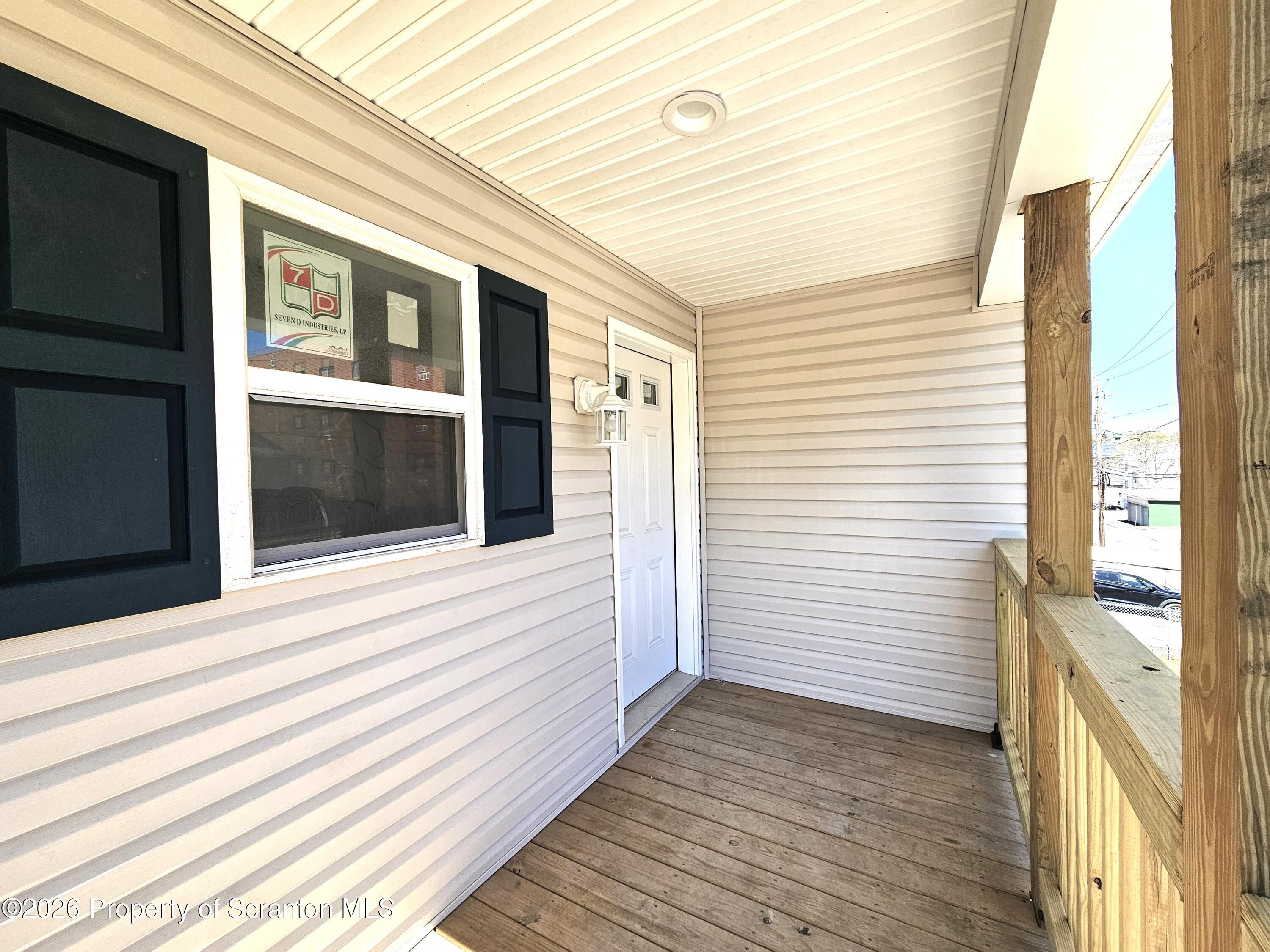 609 E Gibson Street Unit: 2nd Fl