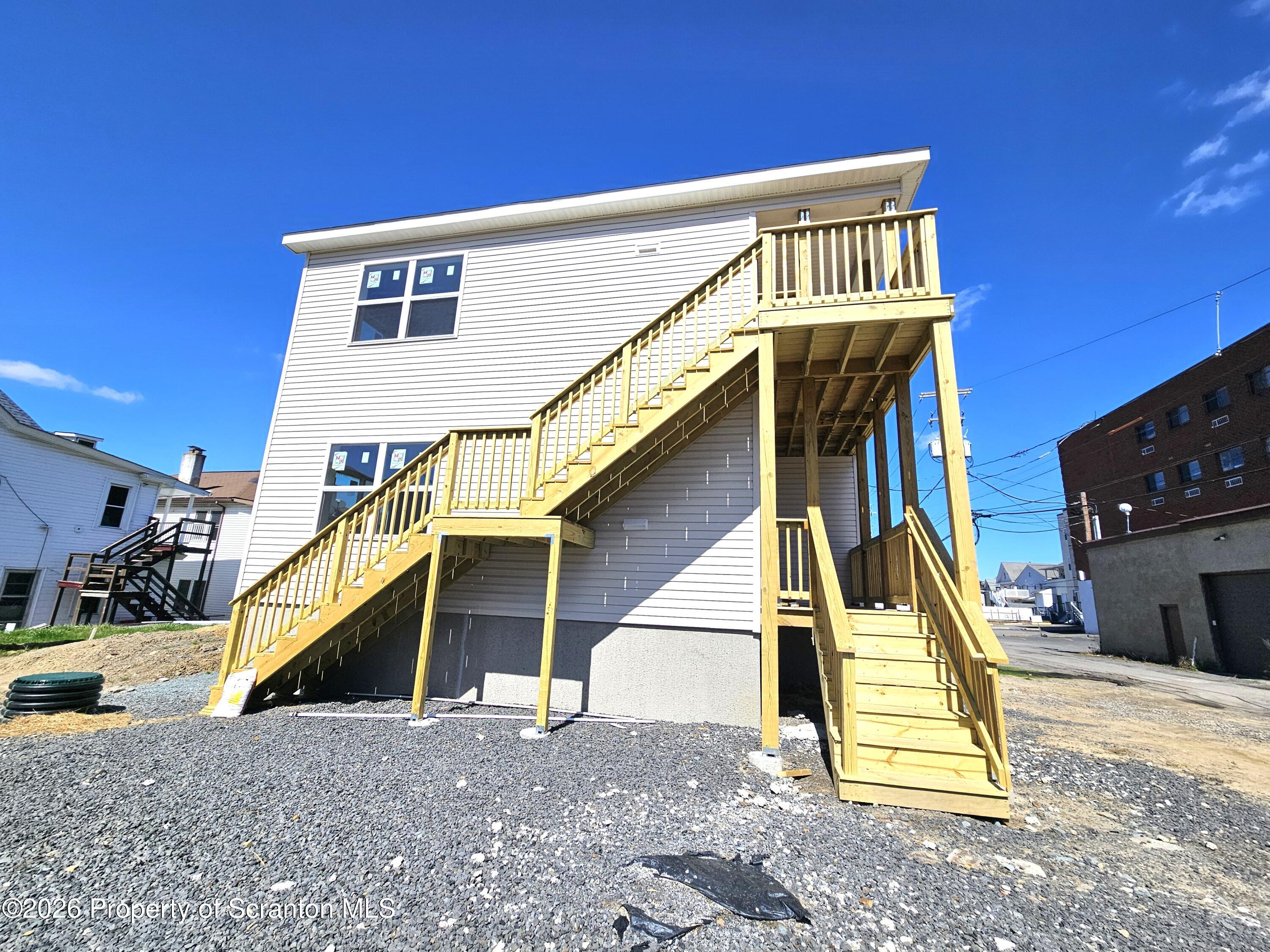 609 E Gibson Street Unit: 2nd Fl