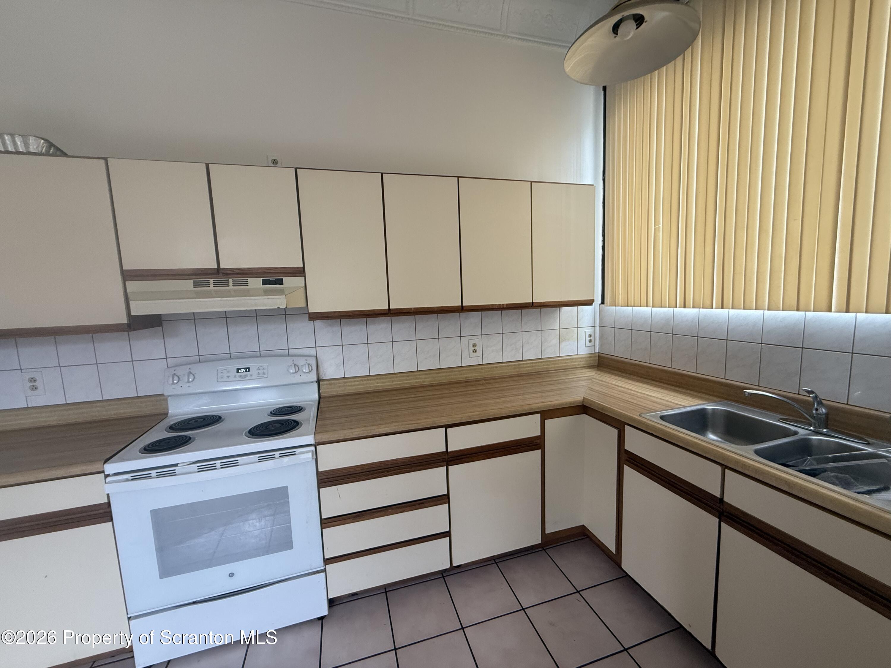 1301 Main Street Unit: 1