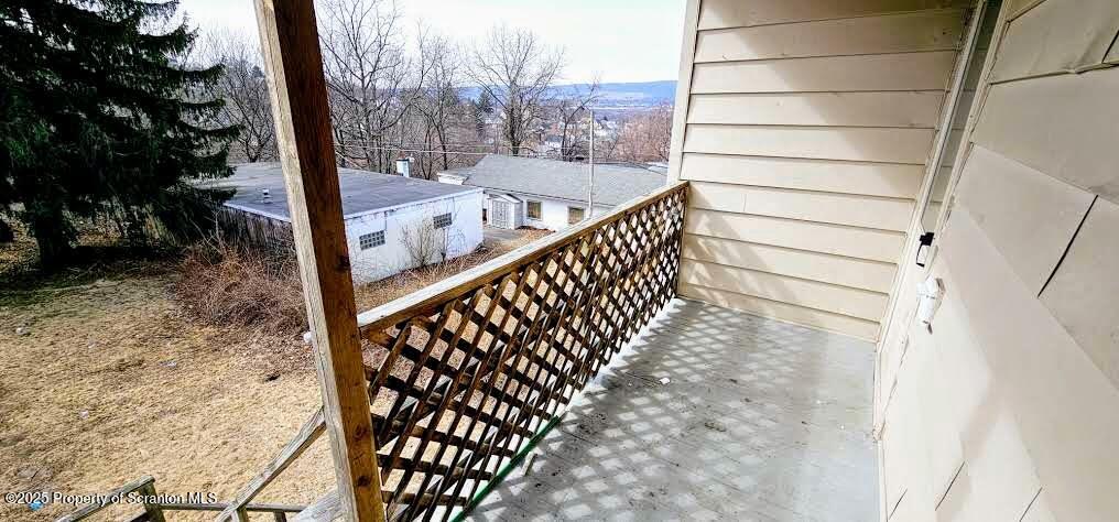 942 E Elm Street Unit: 2nd floor