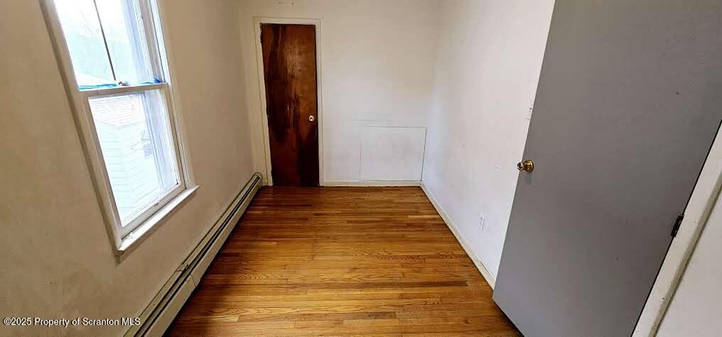 942 E Elm Street Unit: 2nd floor