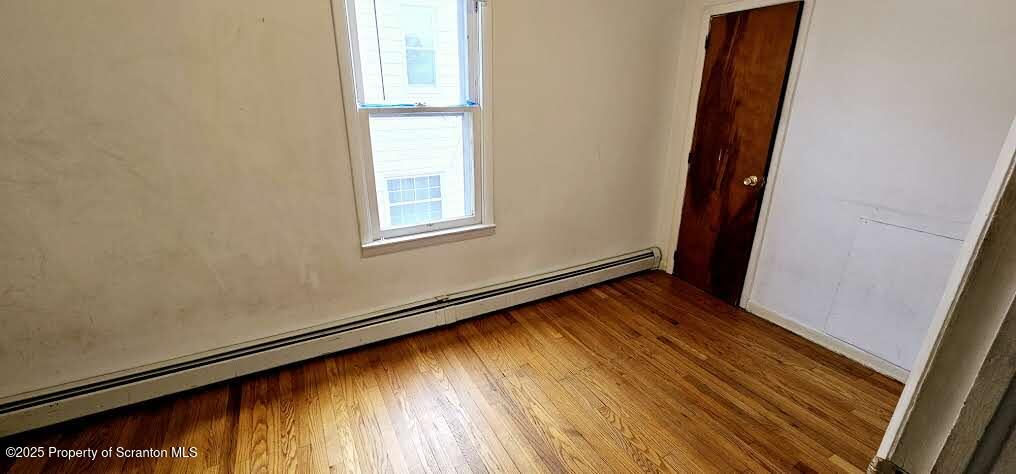 942 E Elm Street Unit: 2nd floor