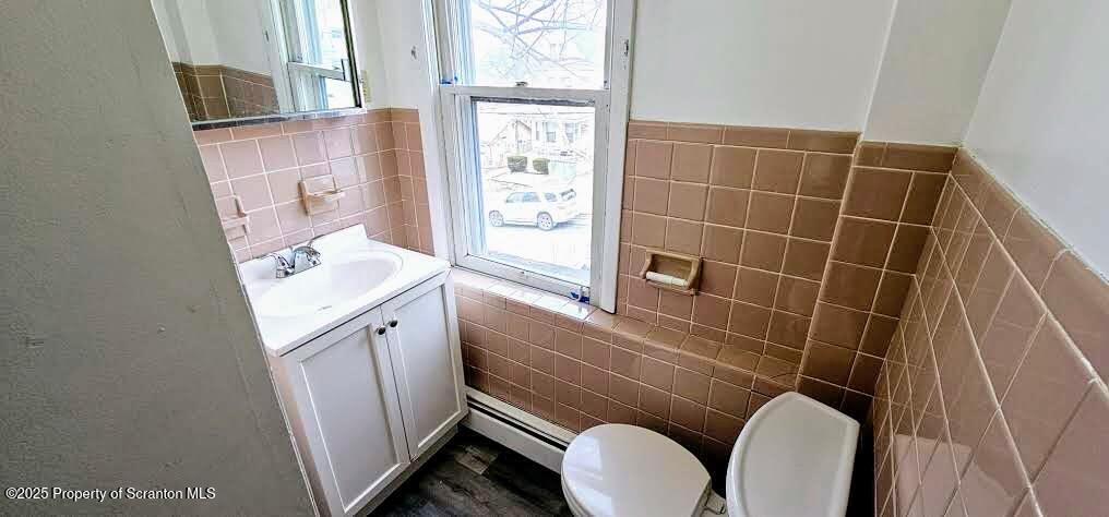 942 E Elm Street Unit: 2nd floor