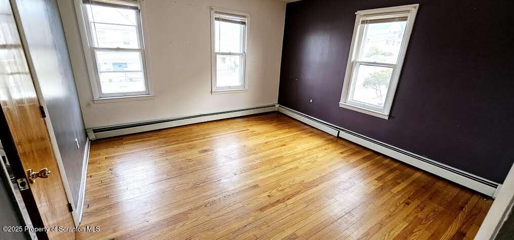 942 E Elm Street Unit: 2nd floor