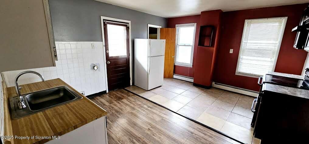 942 E Elm Street Unit: 2nd floor