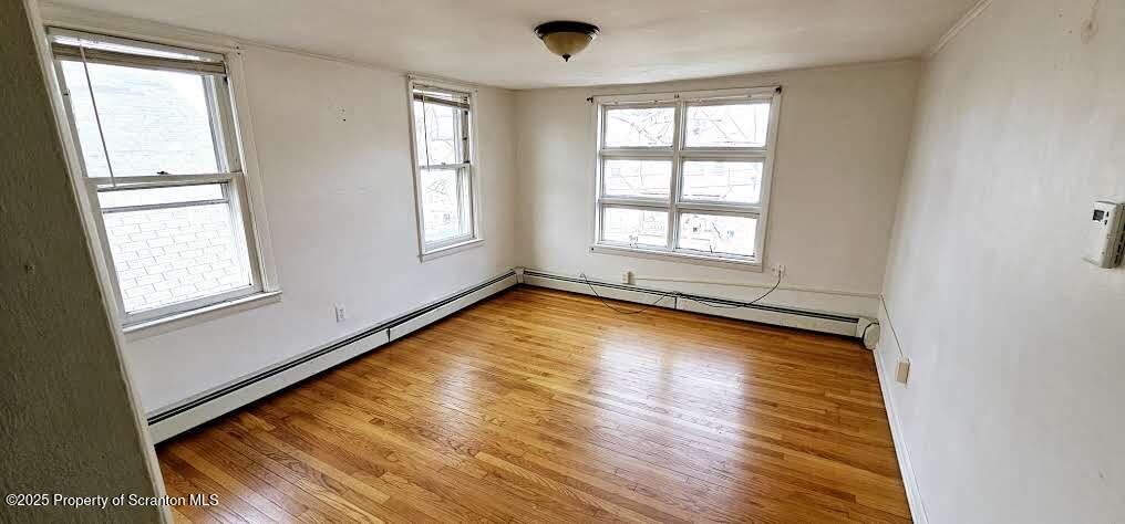 942 E Elm Street Unit: 2nd floor