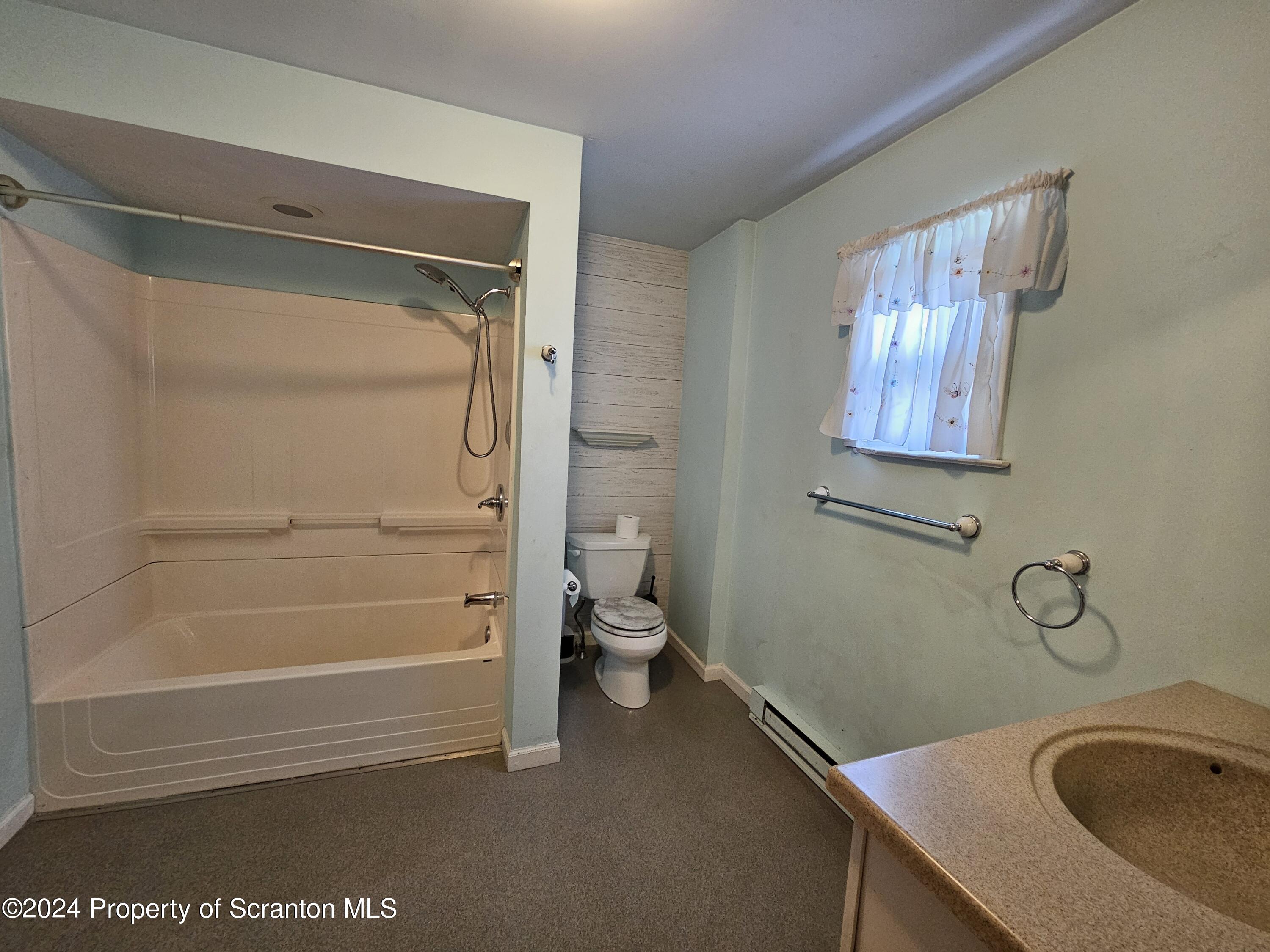 624 Court Street Unit: 2nd Fl