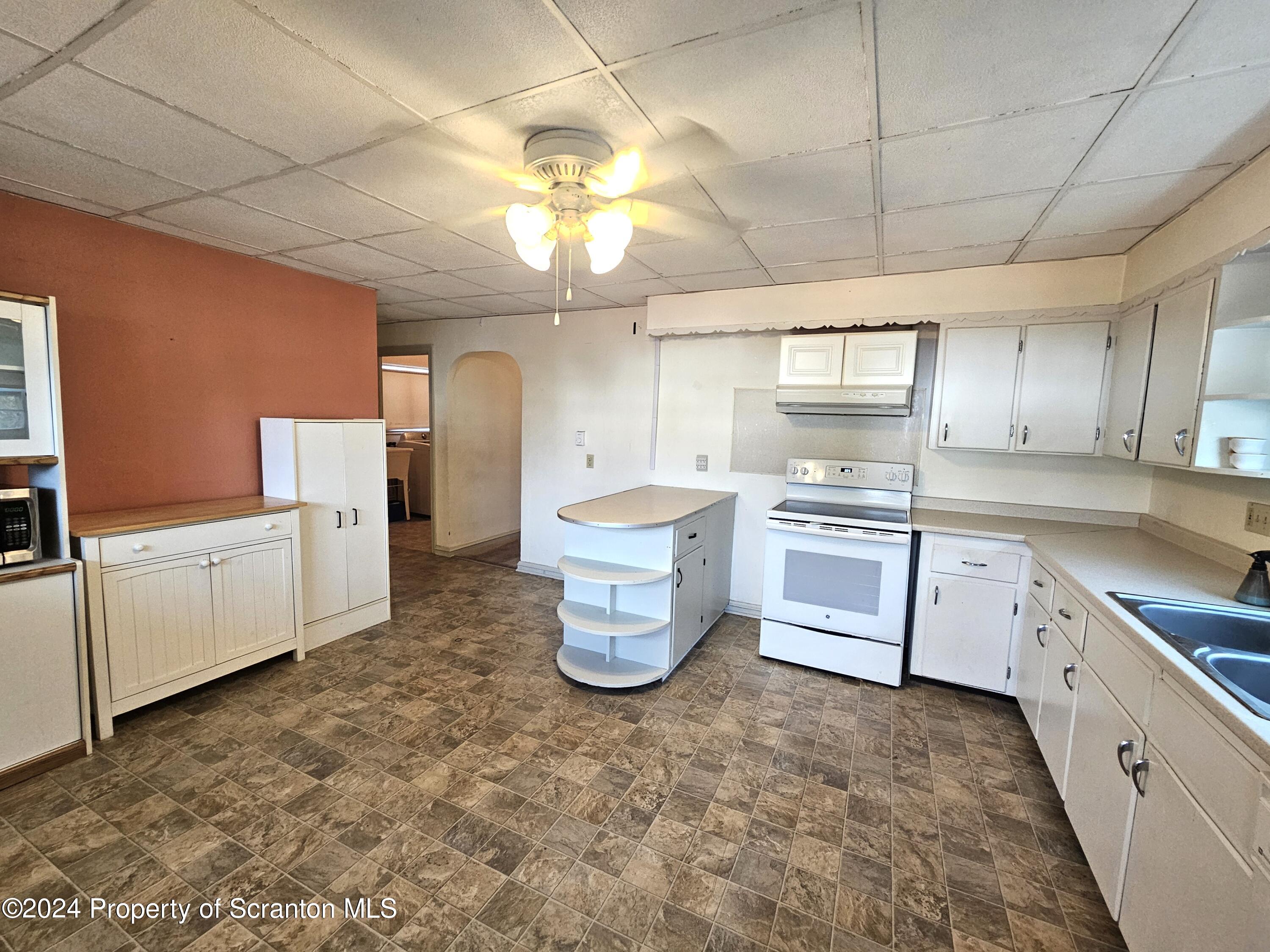 624 Court Street Unit: 2nd Fl