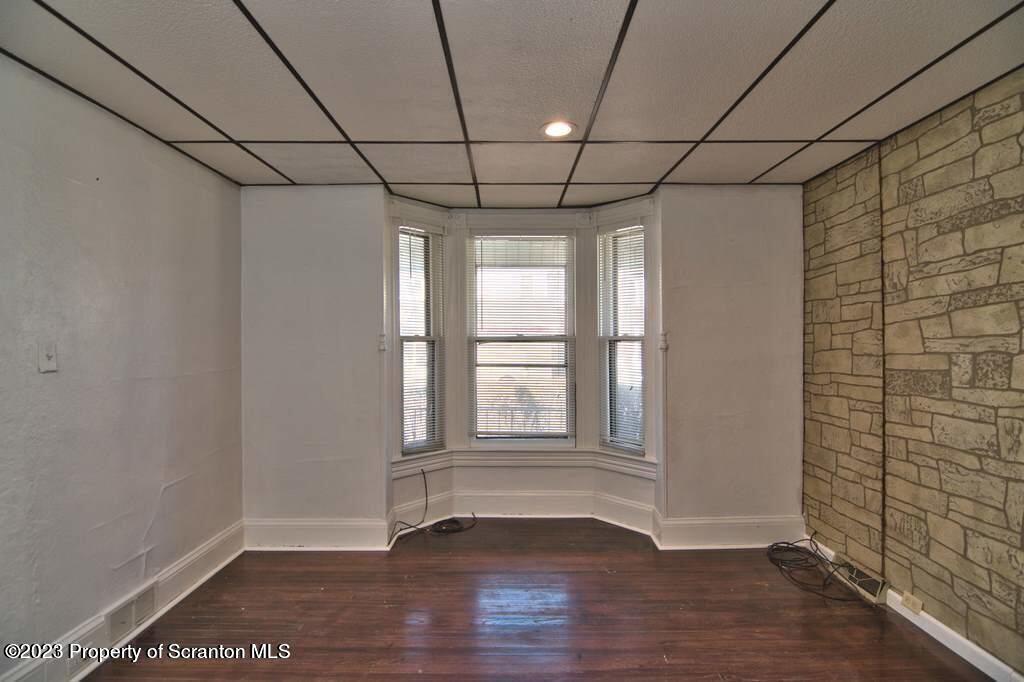 1418 Capouse (bottom floor) Avenue
