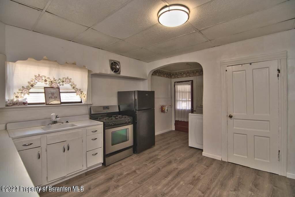 1418 Capouse (bottom floor) Avenue